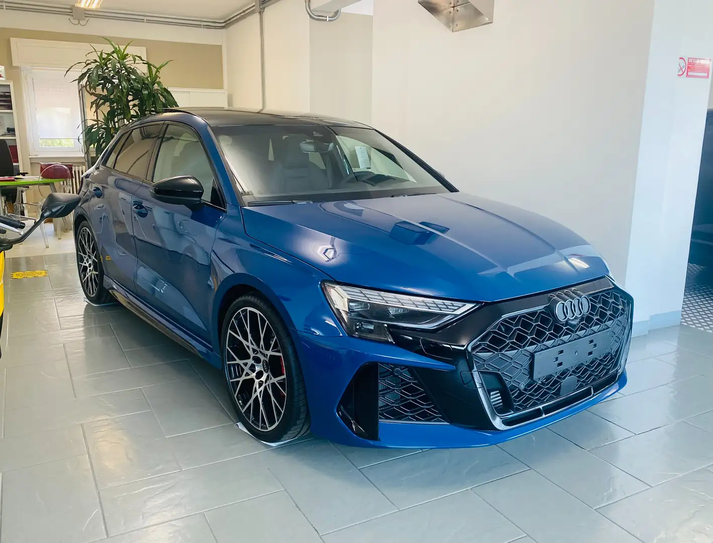 Audi RS3 Sportback 2.5 tfsi Quattro S-tronic Blau - 1