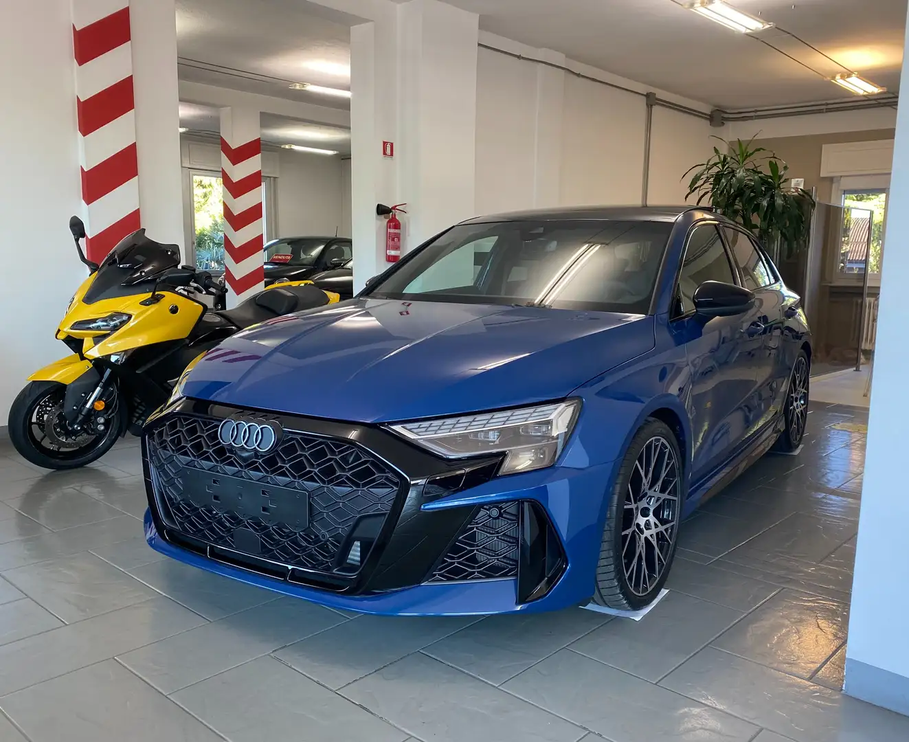 Audi RS3 Sportback 2.5 tfsi Quattro S-tronic Modrá - 2
