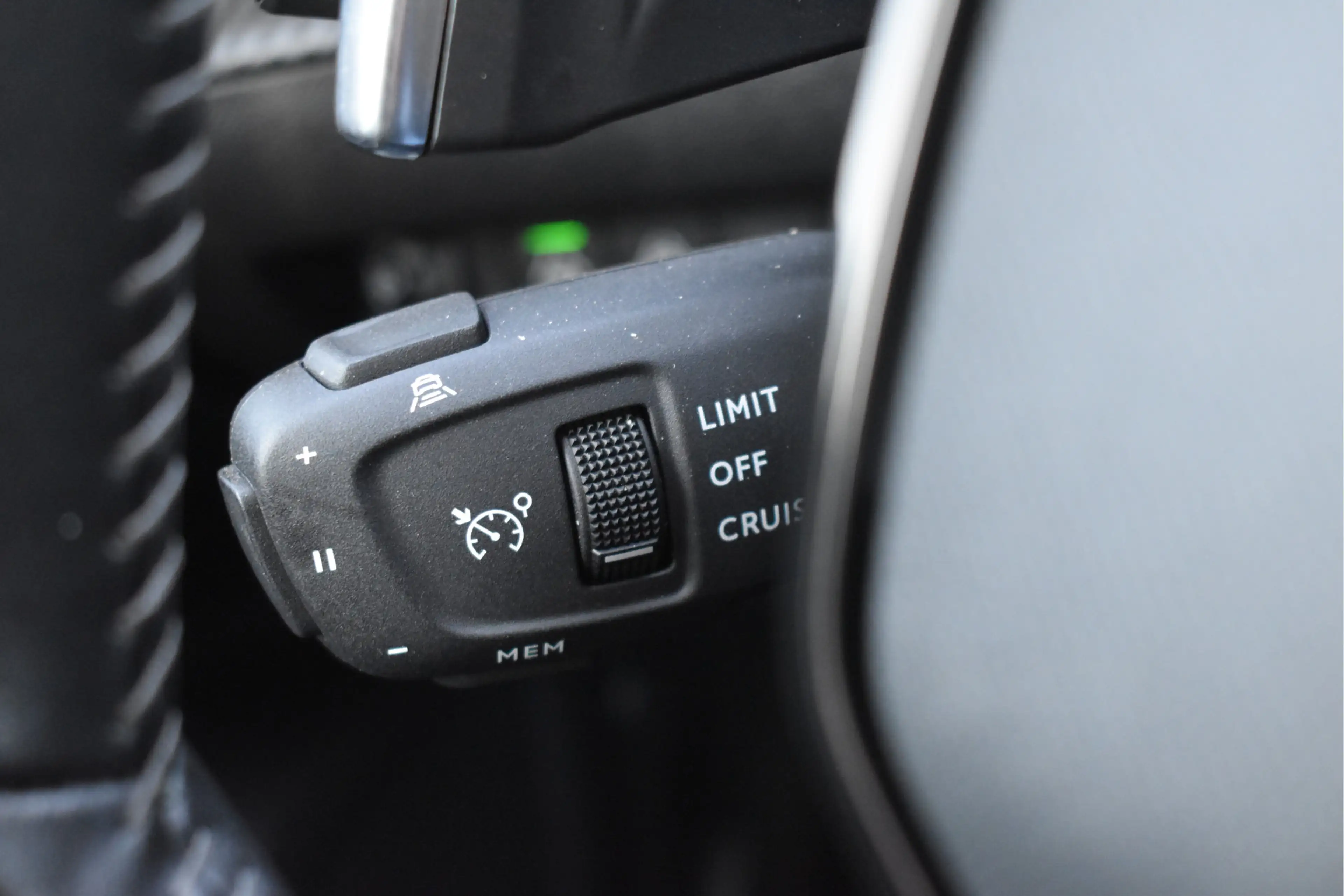 Peugeot 2008 1.2 PureTech Allure 131 pk Pack Drive Ass.Plus | D — photo 5