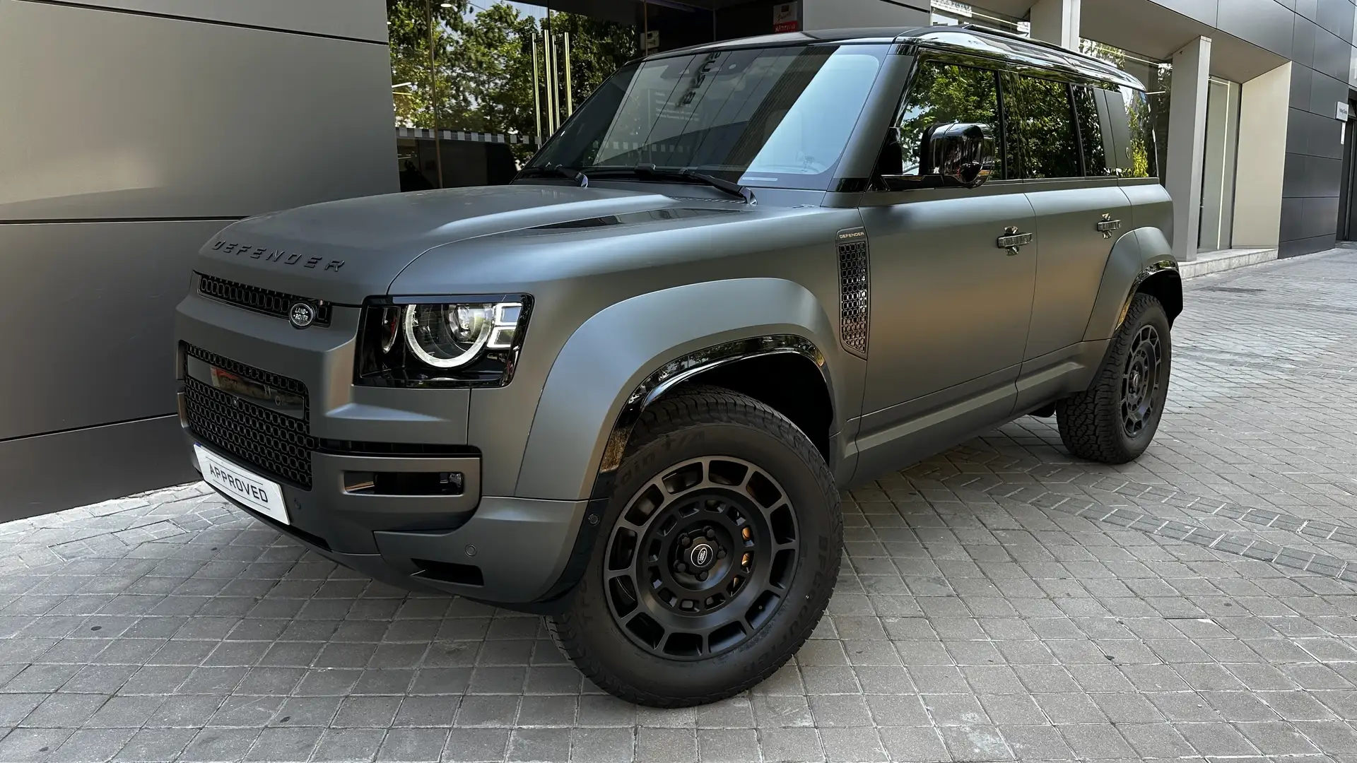 Land Rover Defender 110 4.4 V8 MHEV Octa Edition One AWD Aut. 635 Groen - 1