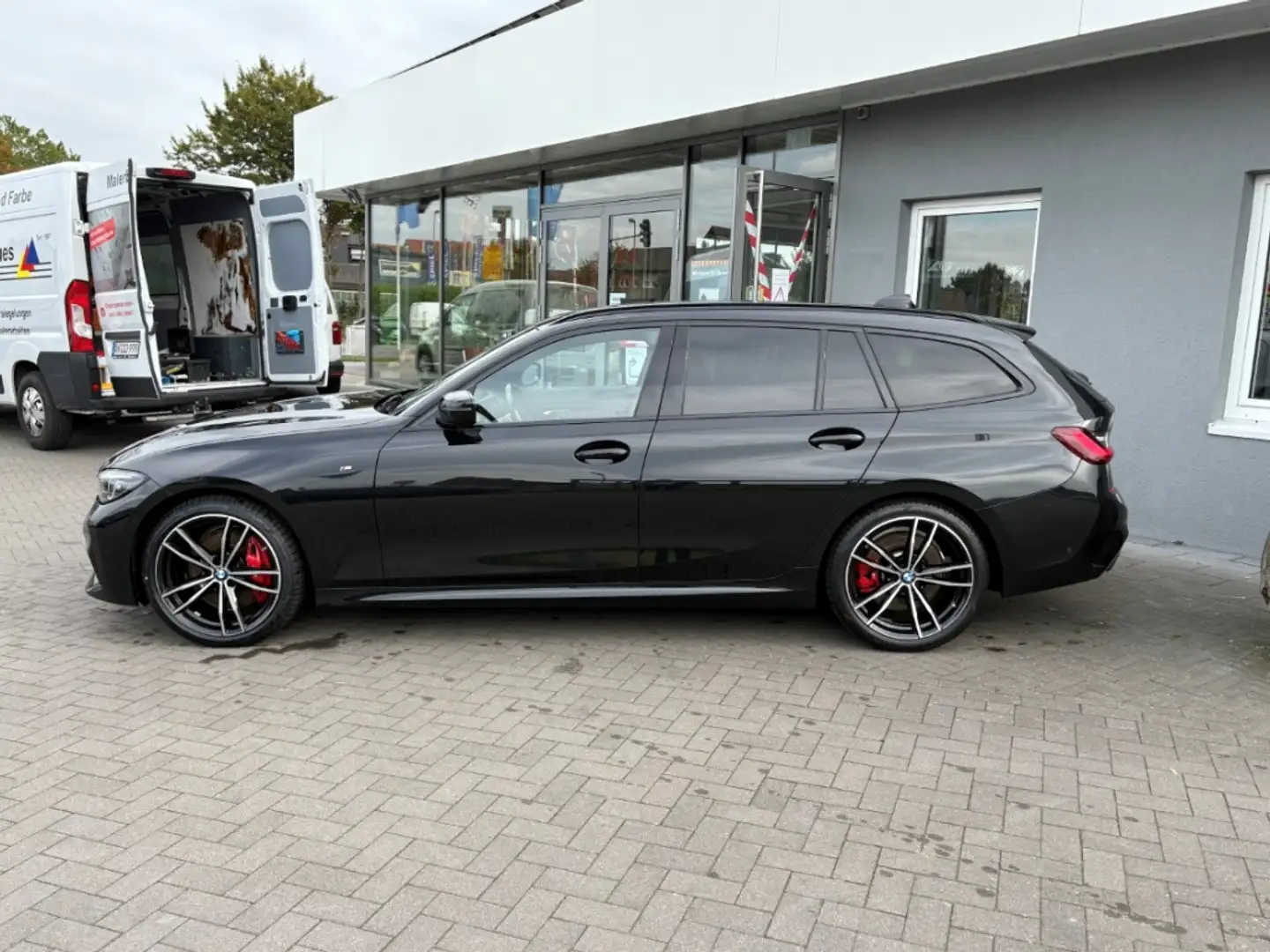 BMW 330 d Touring M Sport Laser AHK Pano Schwarz - 2