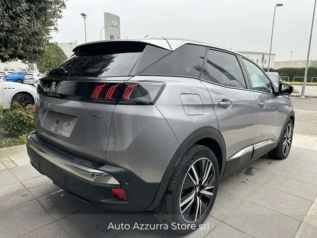 Peugeot 3008 view 4