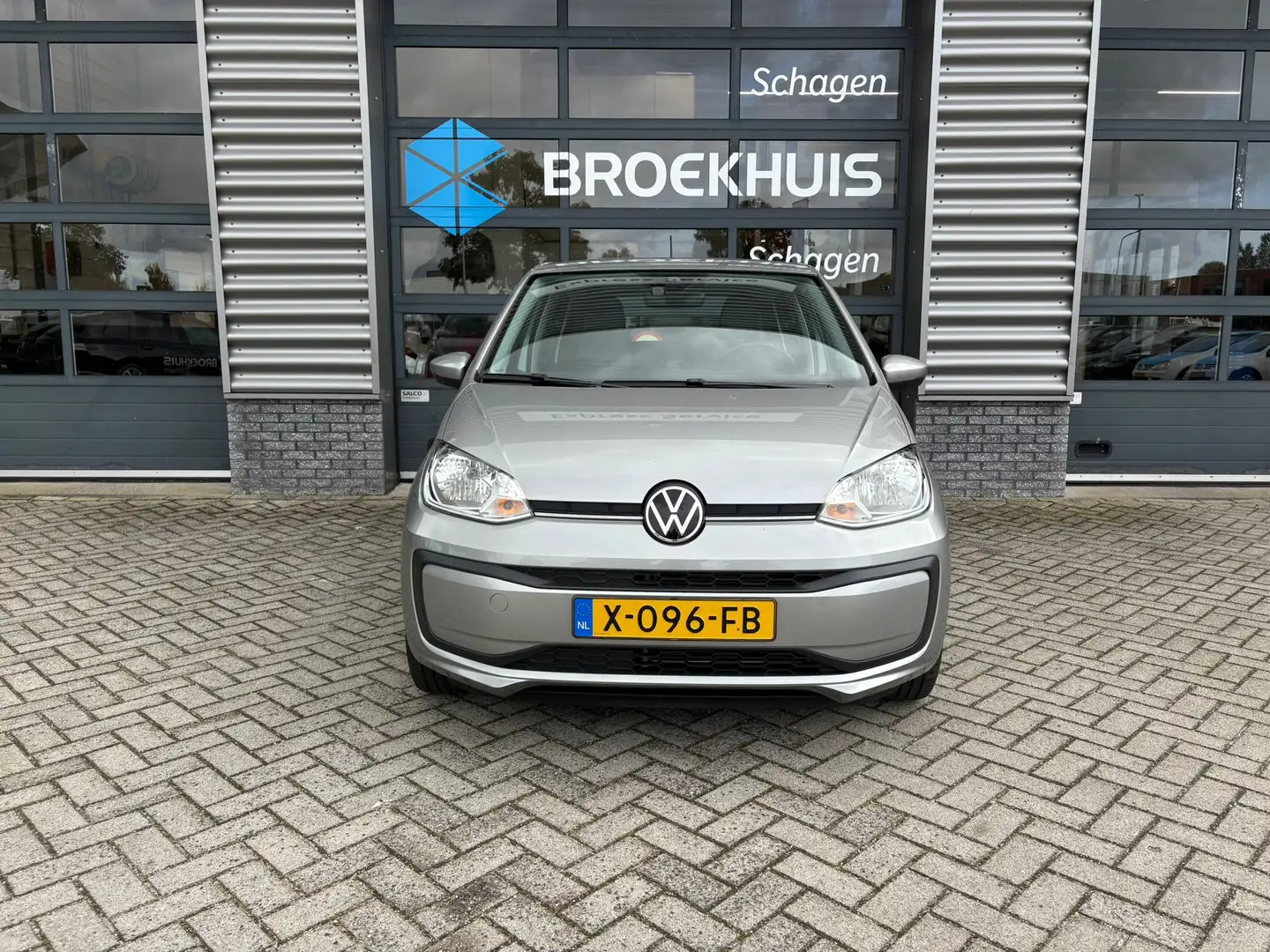 Volkswagen up! 1.0 65 pk | Achteruitrijcamera | Airco (automatisc Grijs - 2