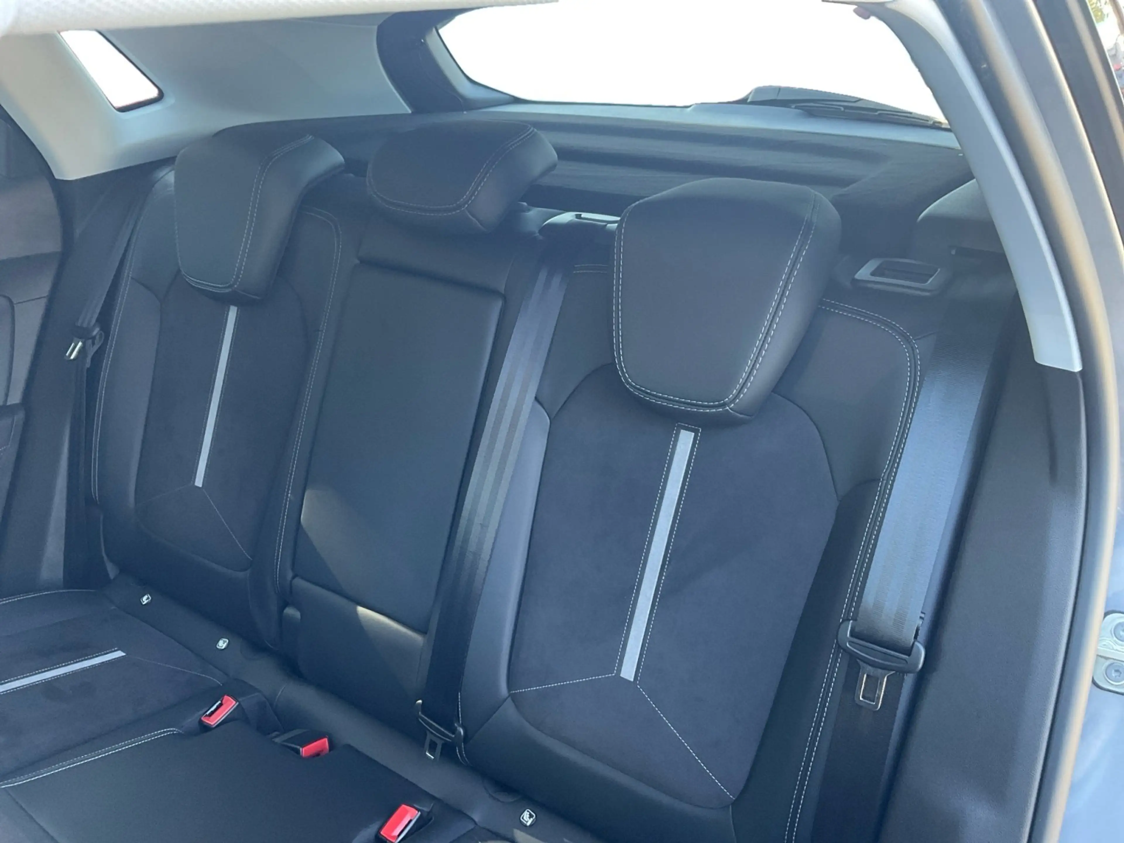 Opel Grandland 1.6 GSE Plug in Hybrid SOH: 99% Navi — photo 15