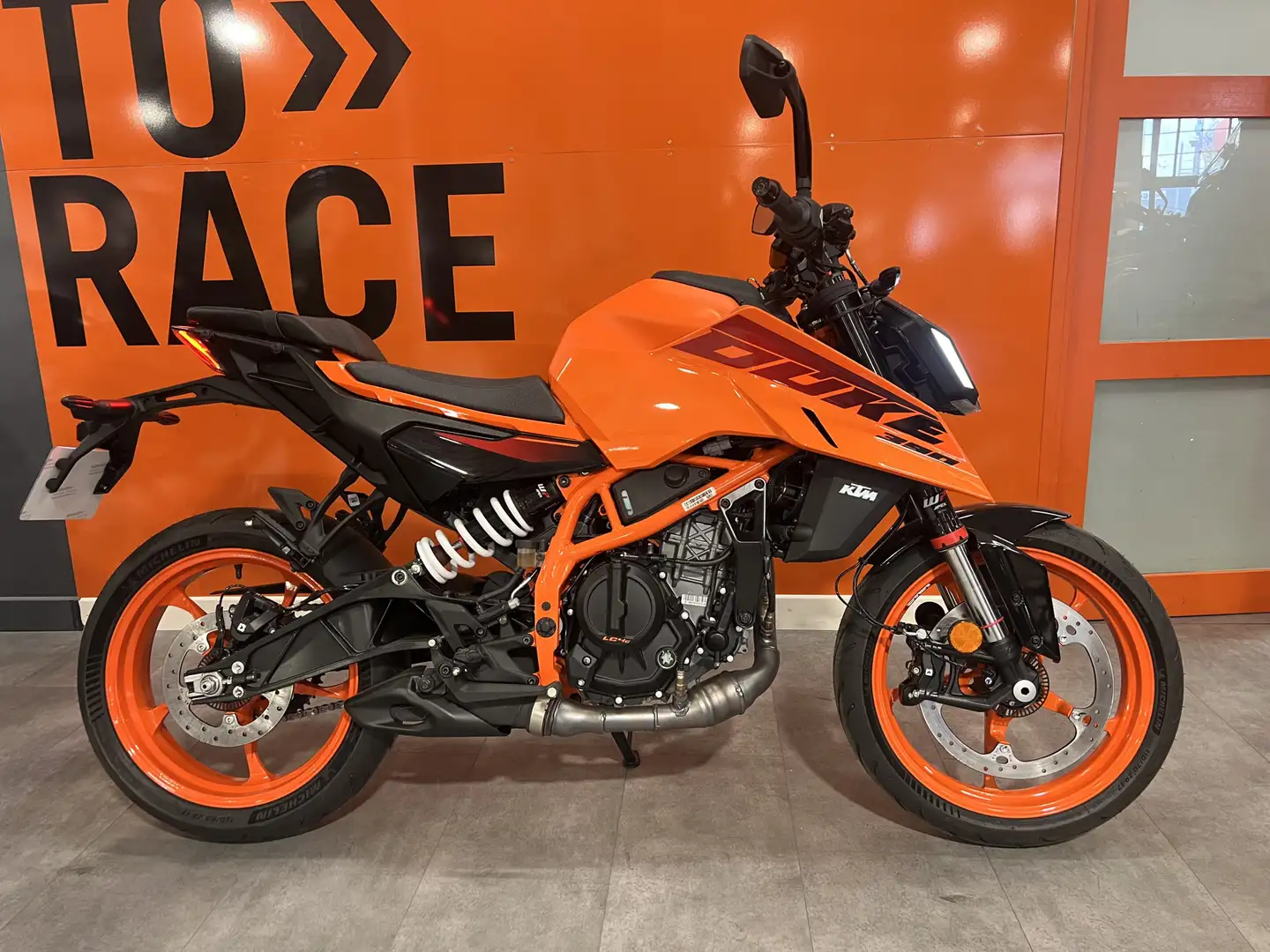 KTM 390 Duke - 1