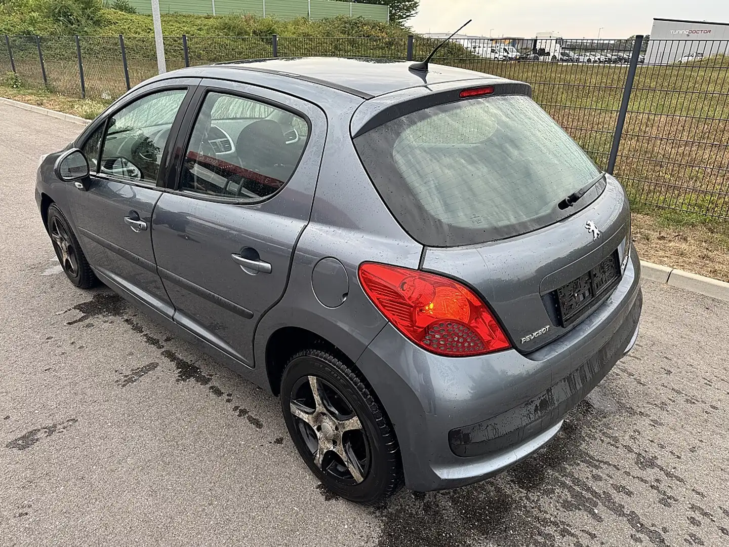 Peugeot 207 SW Trendy 1,6 16V VTi Grau - 1