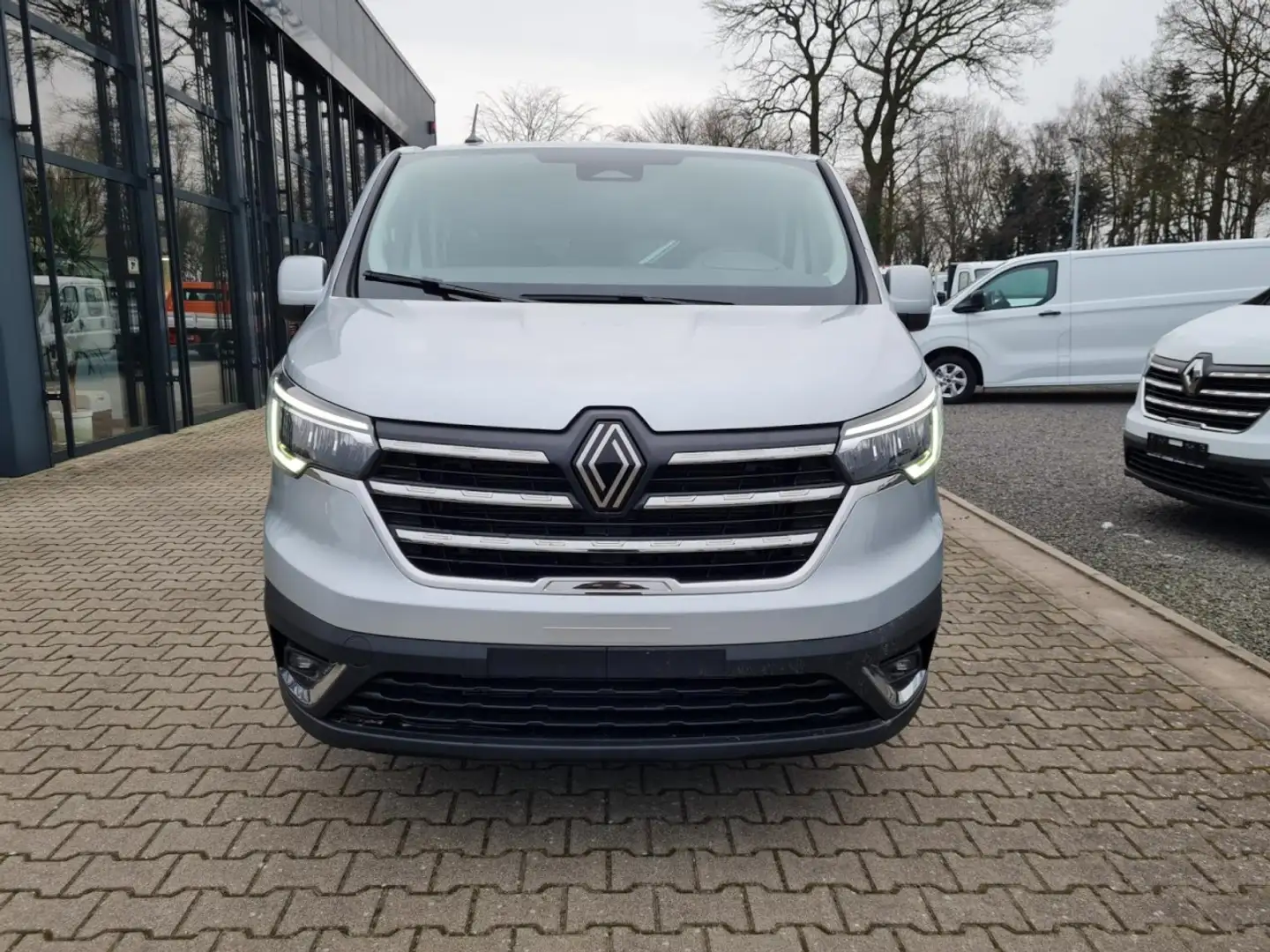 Renault Trafic Kombi 9-Sitze L2 Grand Equilibre KLIMA TEMPOMAT Silber - 2