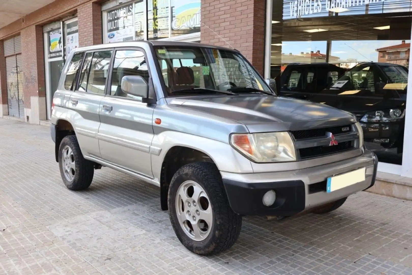 Mitsubishi Montero iO 1.8 MPI Gris - 1