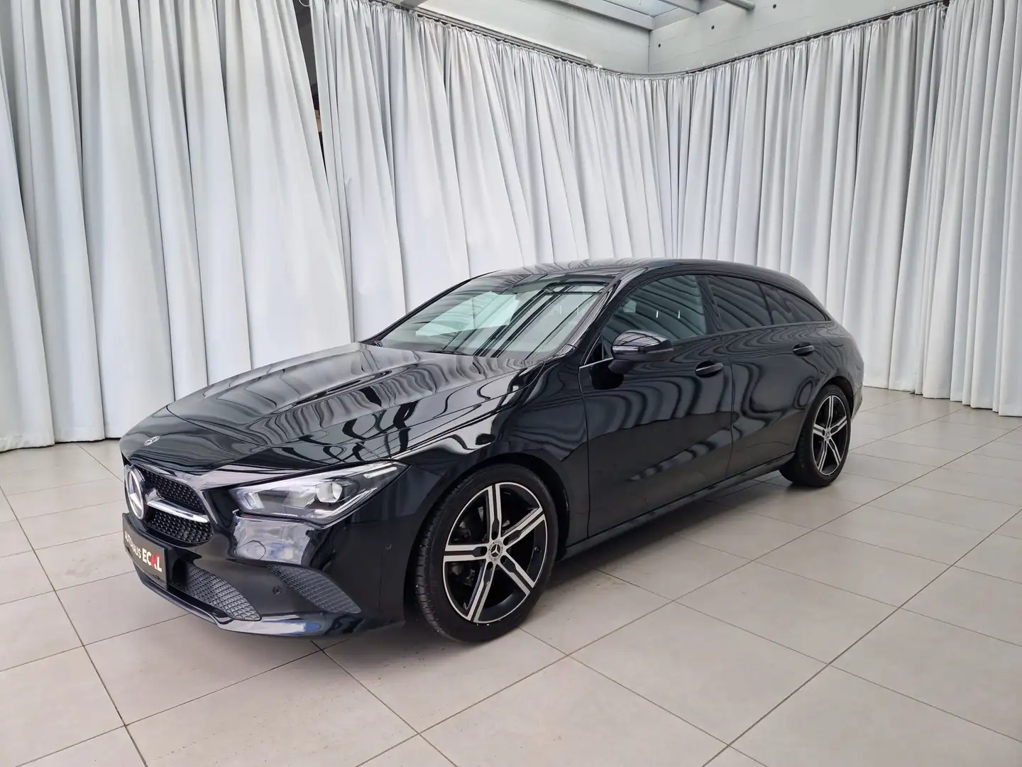 Mercedes-Benz CLA 180 Shooting Brake Progressive Schwarz - 2