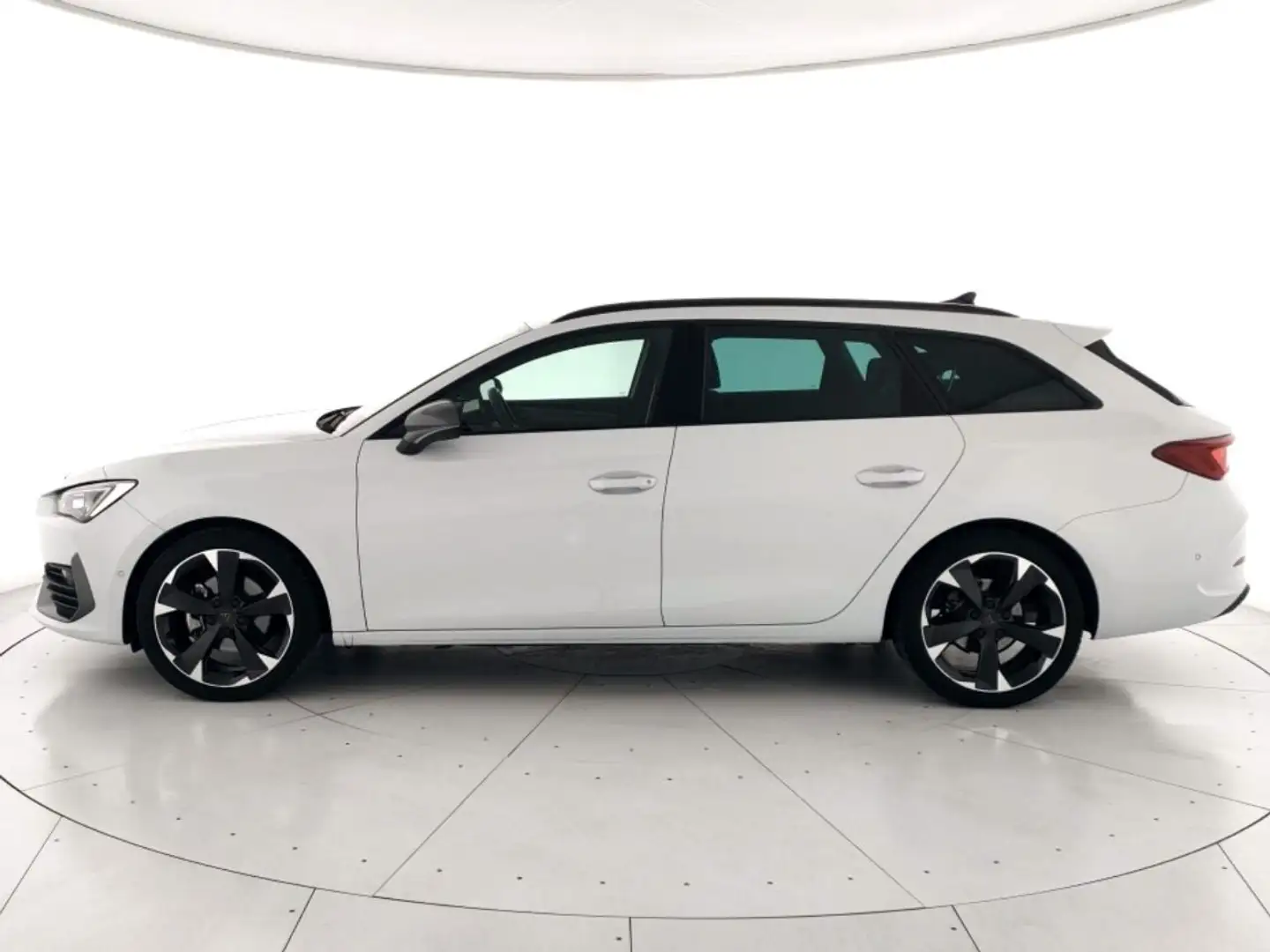 CUPRA Leon Sportstourer 1.5 hybrid 150cv dsg Bianco - 2