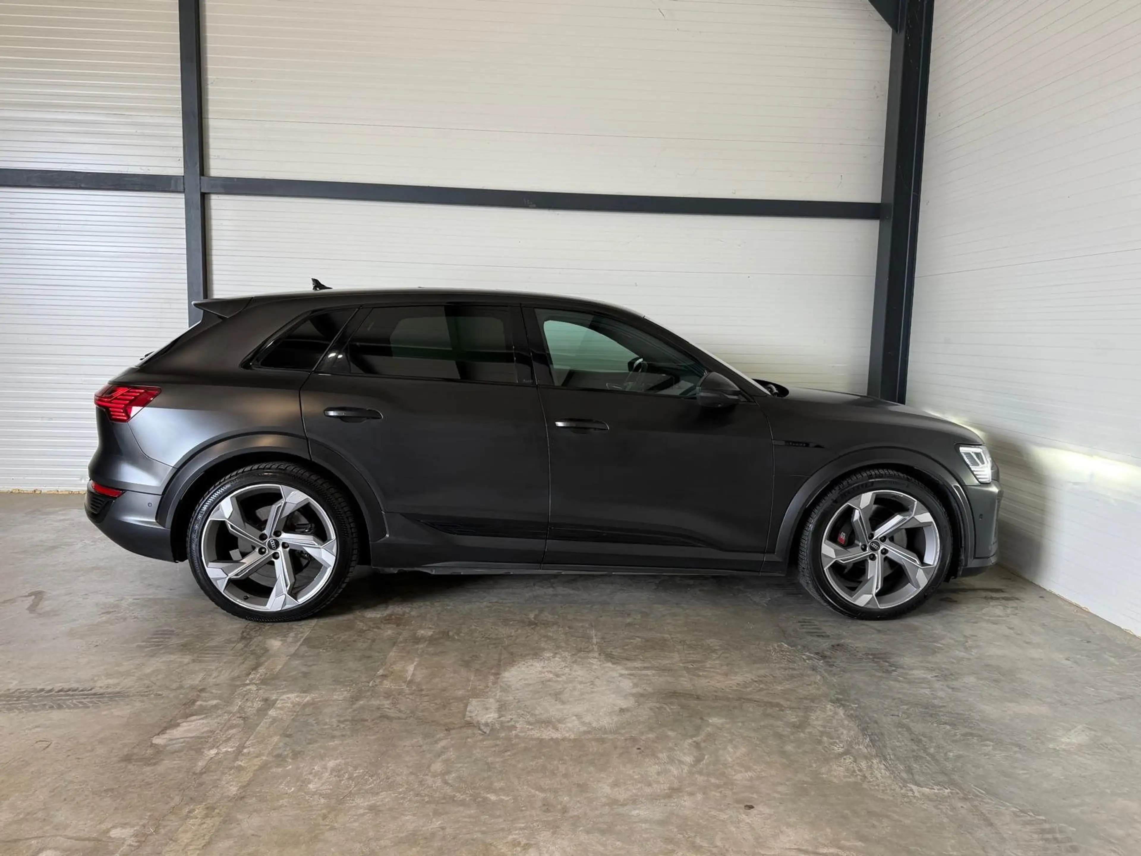 Audi SQ8 e-tron AHK / PANO / MASSAGE / HUD / 22" — photo 5