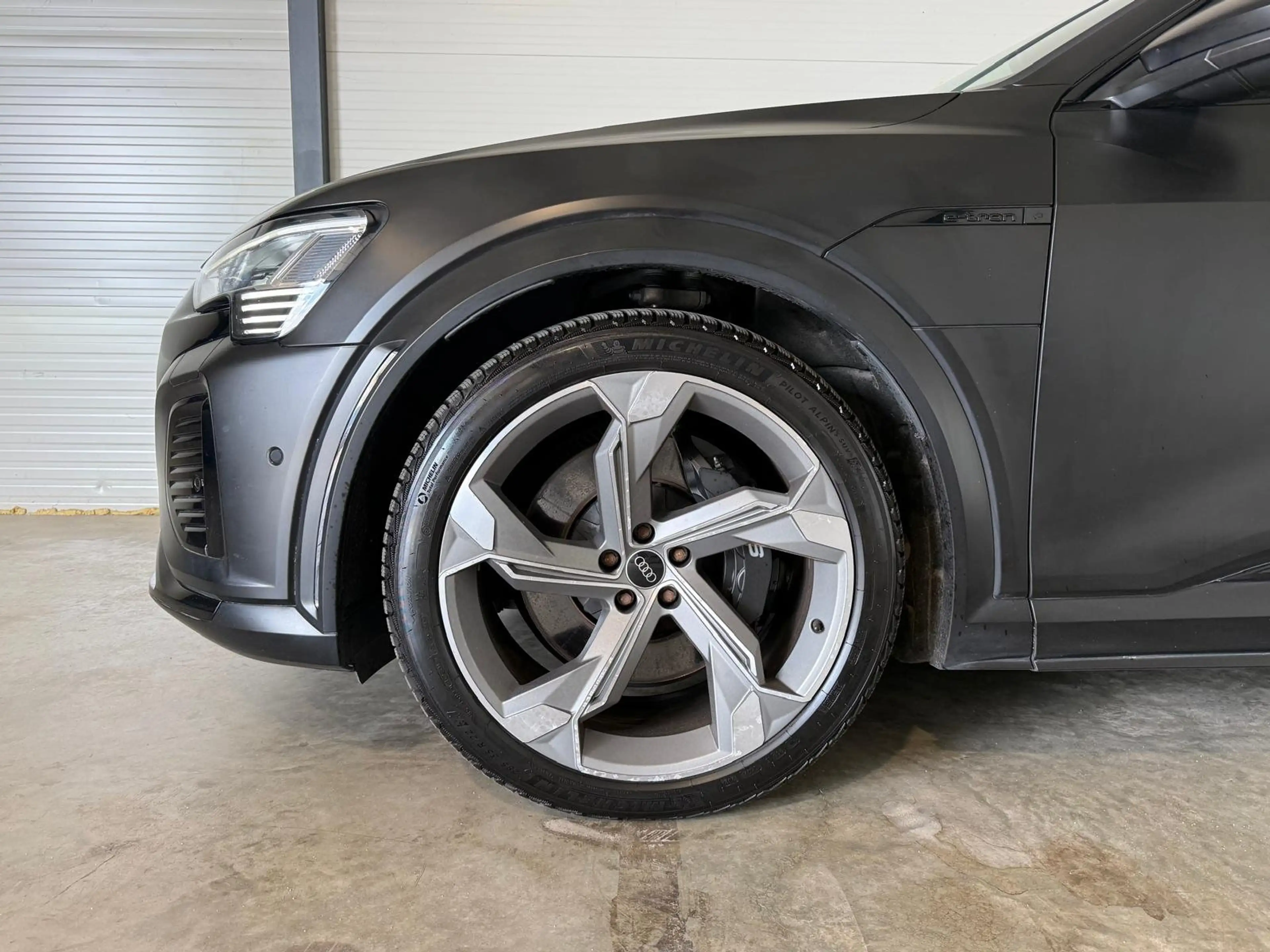 Audi SQ8 e-tron AHK / PANO / MASSAGE / HUD / 22" — photo 4