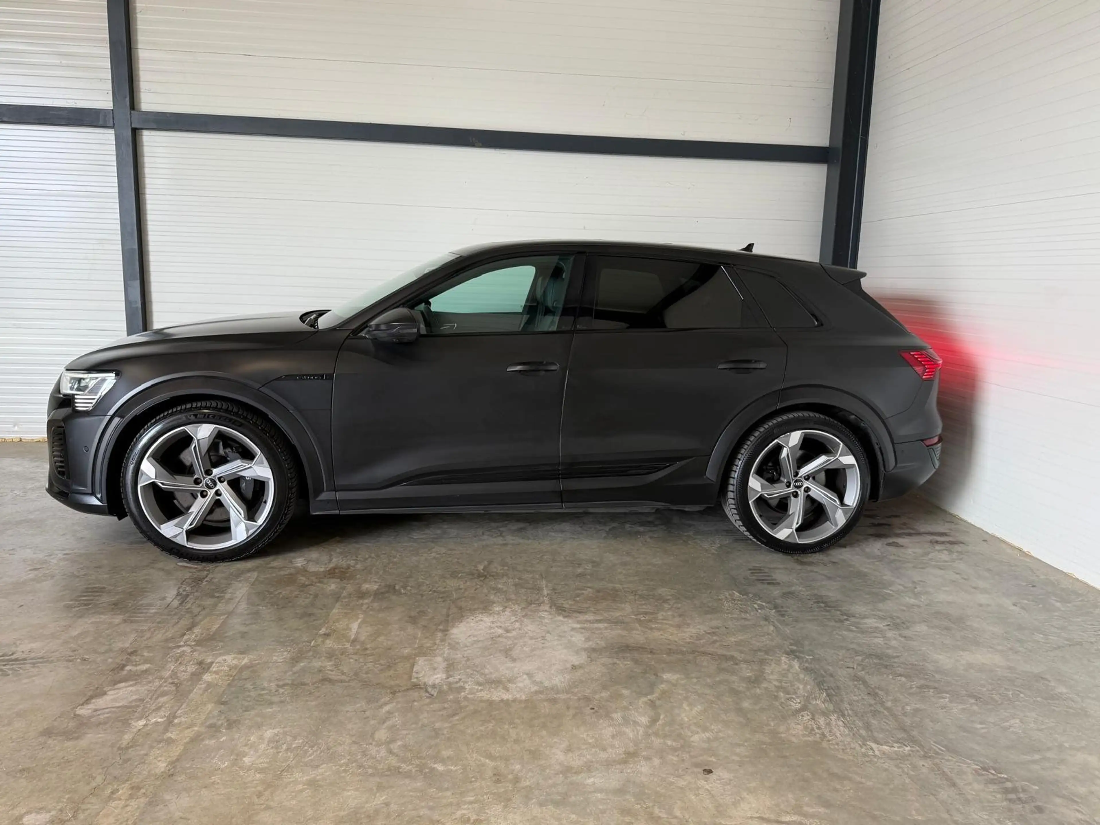 Audi SQ8 e-tron AHK / PANO / MASSAGE / HUD / 22" — photo 3
