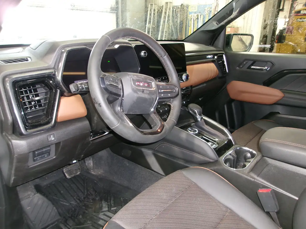 GMC Canyon снимка GMC Canyon