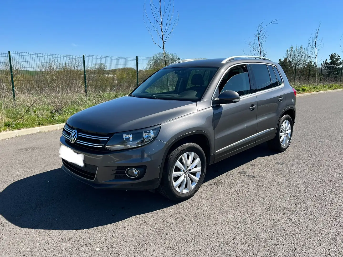 Volkswagen Tiguan Tiguan 2.0 TDI 110 BlueMotion Sportline Gris - 1