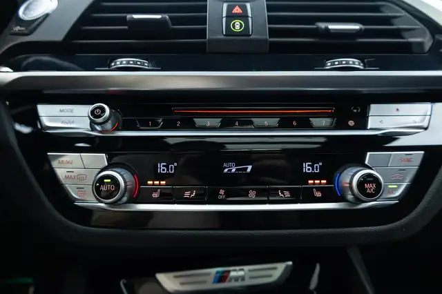 BMW X3 view 12