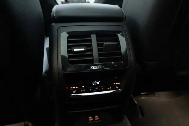 BMW X3 view 8