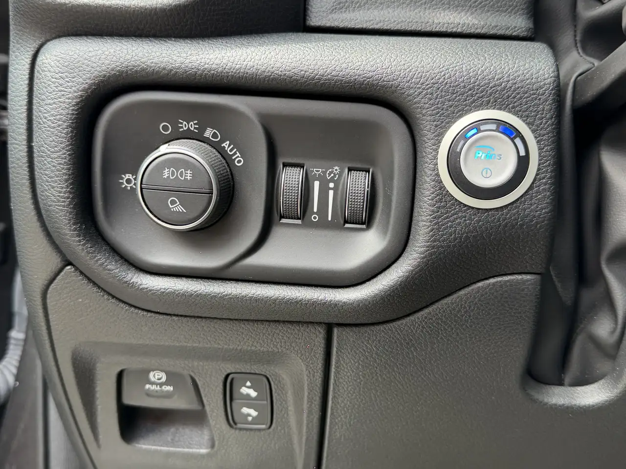 Dodge RAM 2023 — фото 10