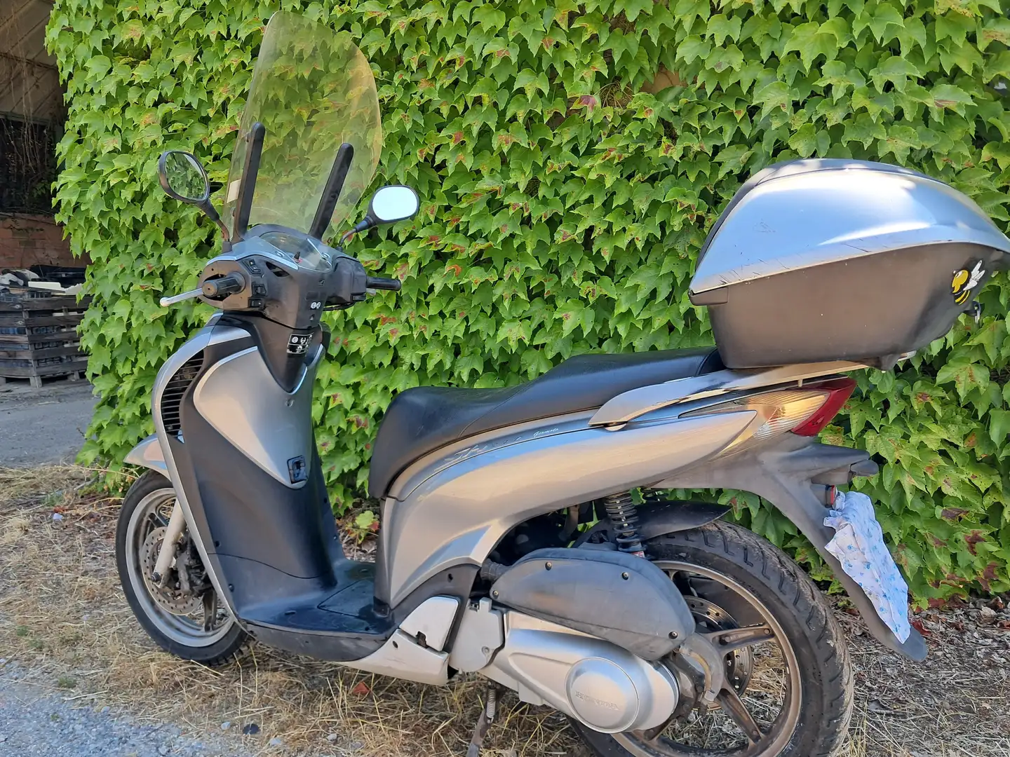 Honda SH 125i iniezione doppio disco bauletto e parabrezza Šedá - 2