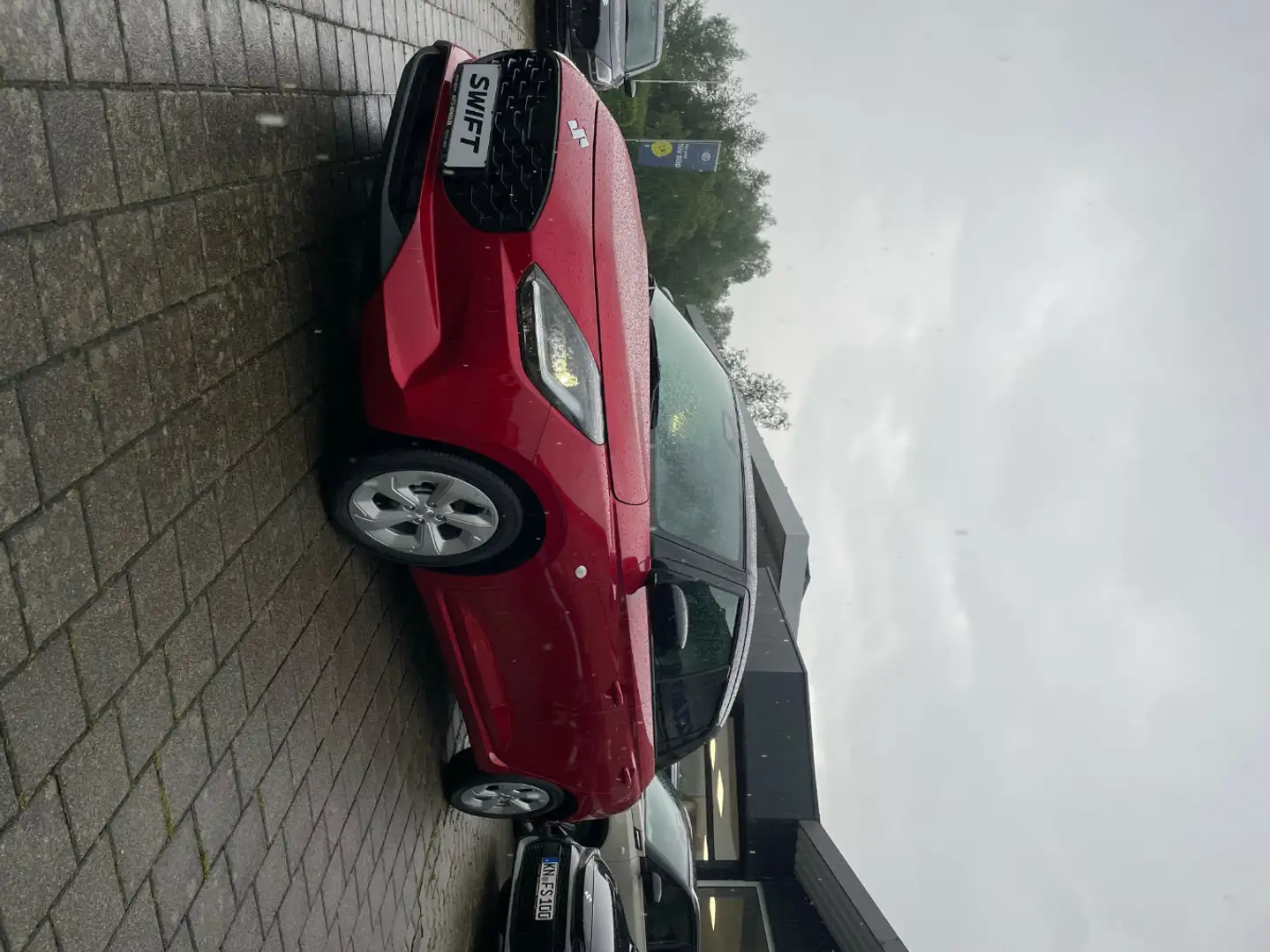 Suzuki Swift 1.2 Dualjet Hybrid 61 kW Comfort Rosso - 2