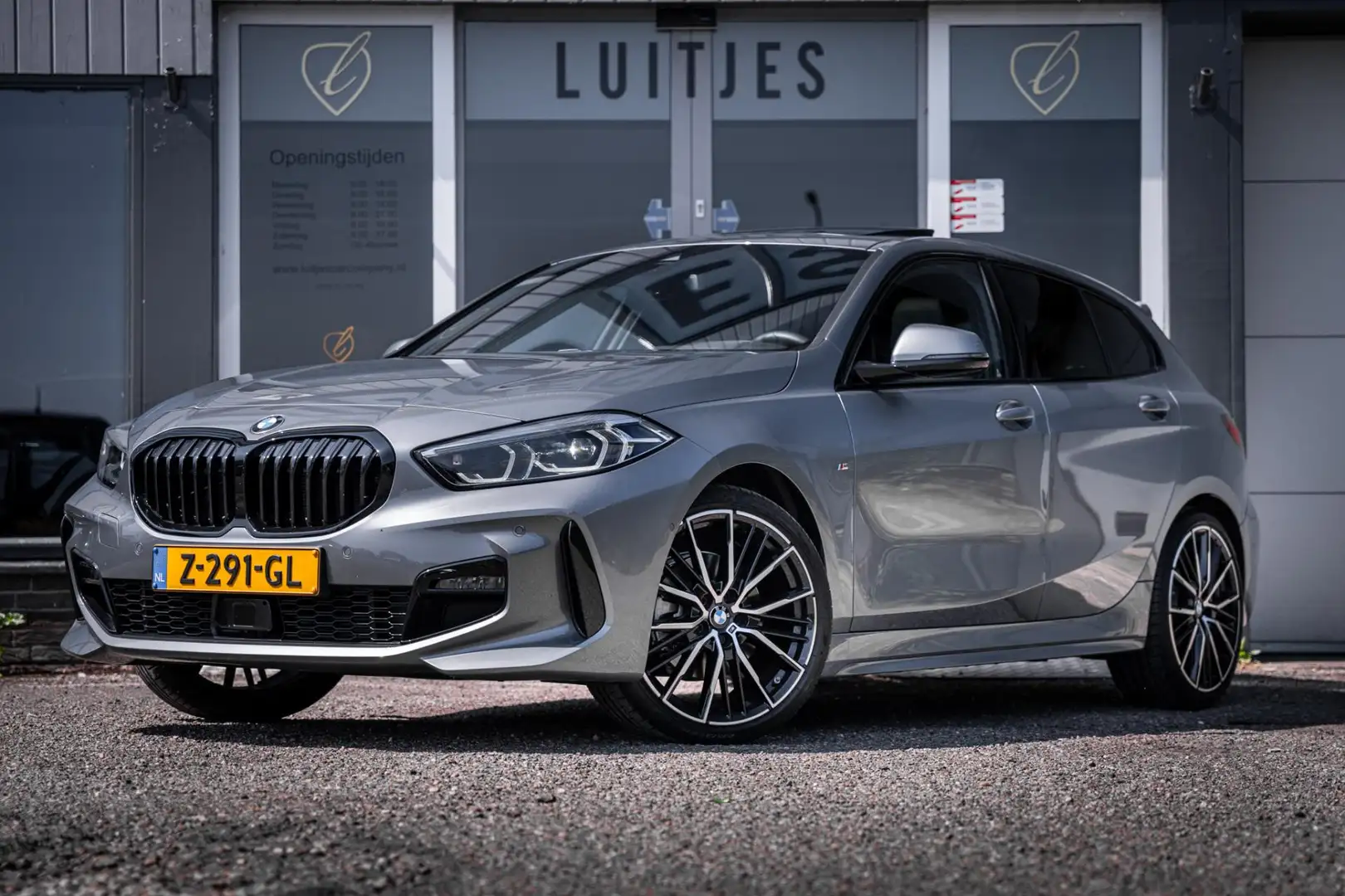 BMW 118 1-serie 118i M-sport I Pano-dak I Harman/Kardon I Grau - 1