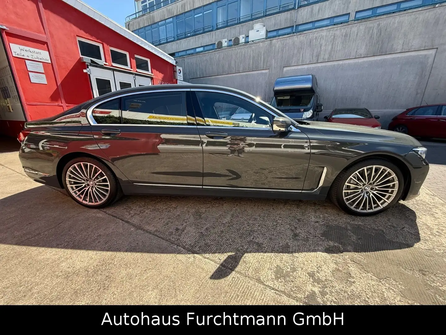 BMW 740 Diesel LANG VERSION STANDHEIZUNG,MASSAGE V&H, Grau - 2