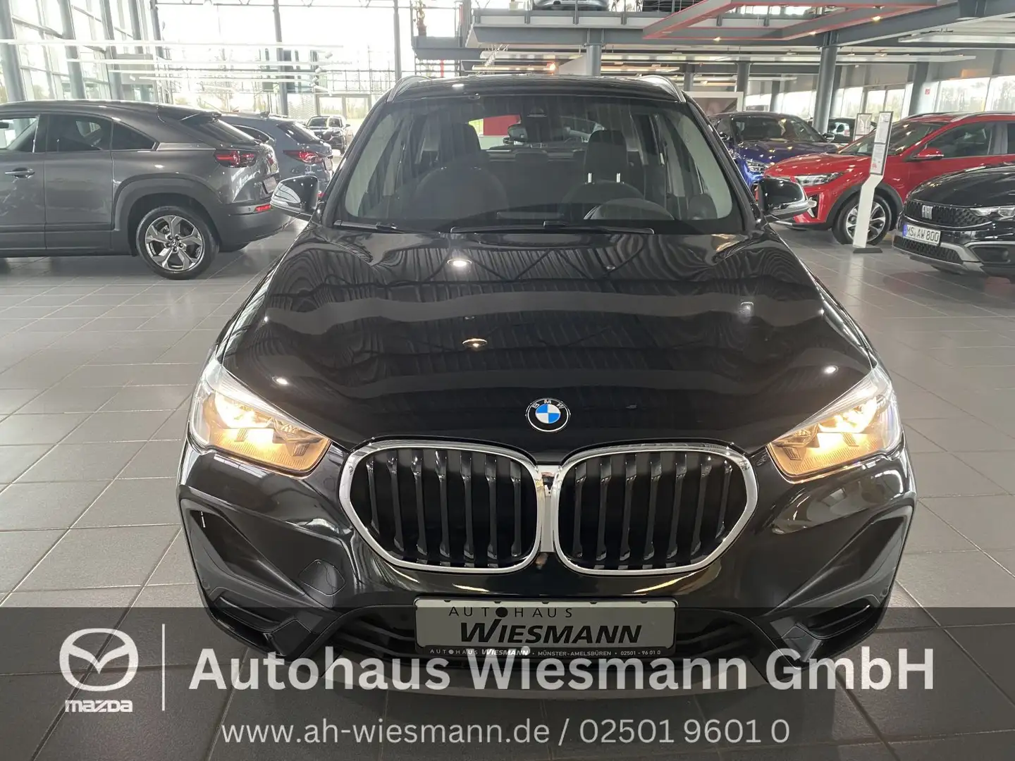BMW Baureihe X1 (F48)(2015- ) sDrive 18 i Advantage Schwarz - 1