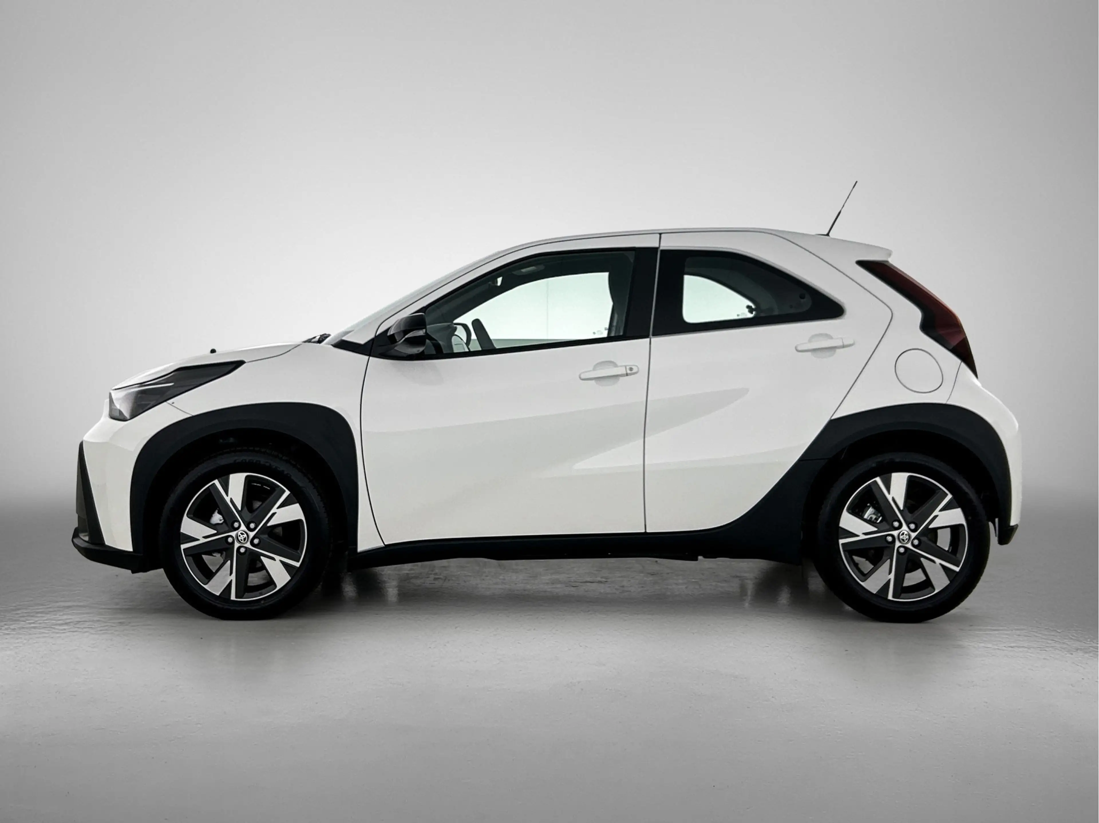Toyota Aygo X Hybrid 115 play | Carplay | Camera | Adaptive Crui — photo 3