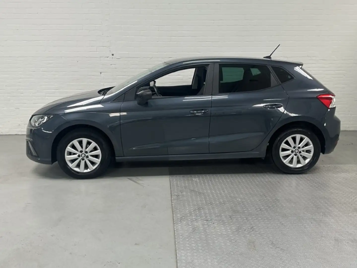 SEAT Ibiza 1.0 Move! AIRCO / CRUISE / APPLE CARPLAY Grau - 2