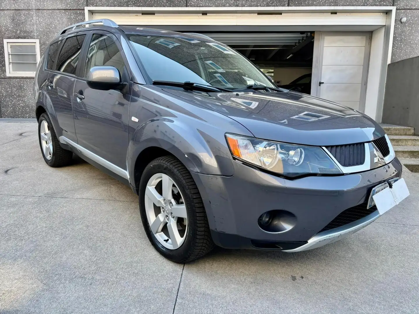 Mitsubishi Outlander OUTLANDER 2.2 DI-D INSTYLE 7POSTI GANCIO TRAINO Argento - 1