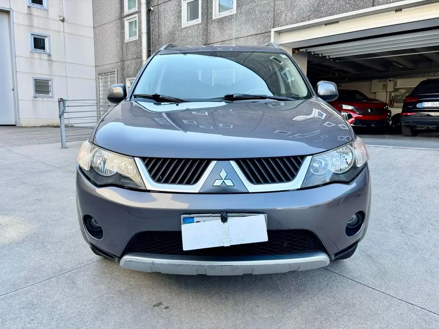 Mitsubishi Outlander OUTLANDER 2.2 DI-D INSTYLE 7POSTI GANCIO TRAINO Argento - 2