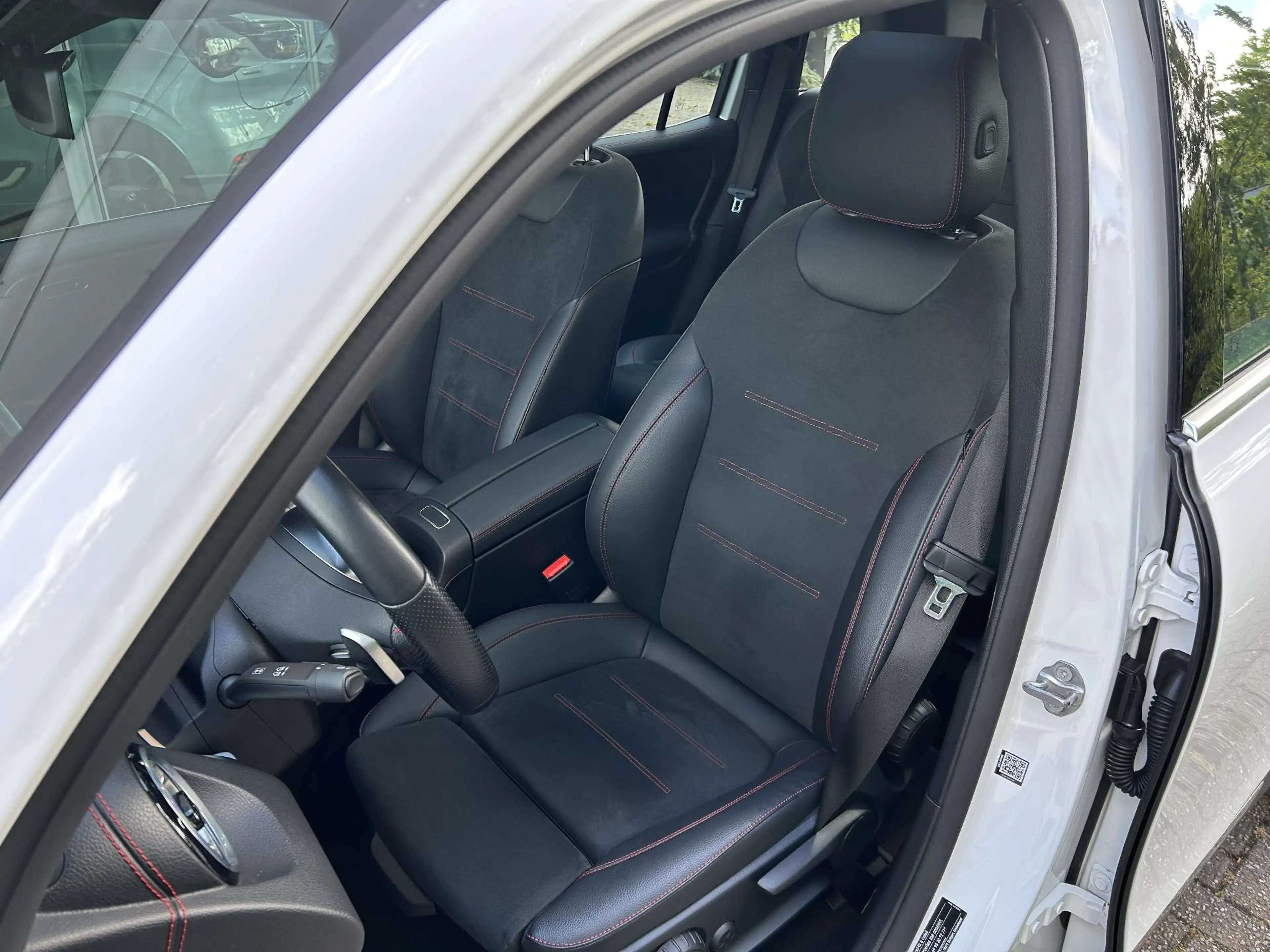 Mercedes-Benz EQB 300 4MATIC AMG Line | Panoramadak | | Cruise Control | — photo 11