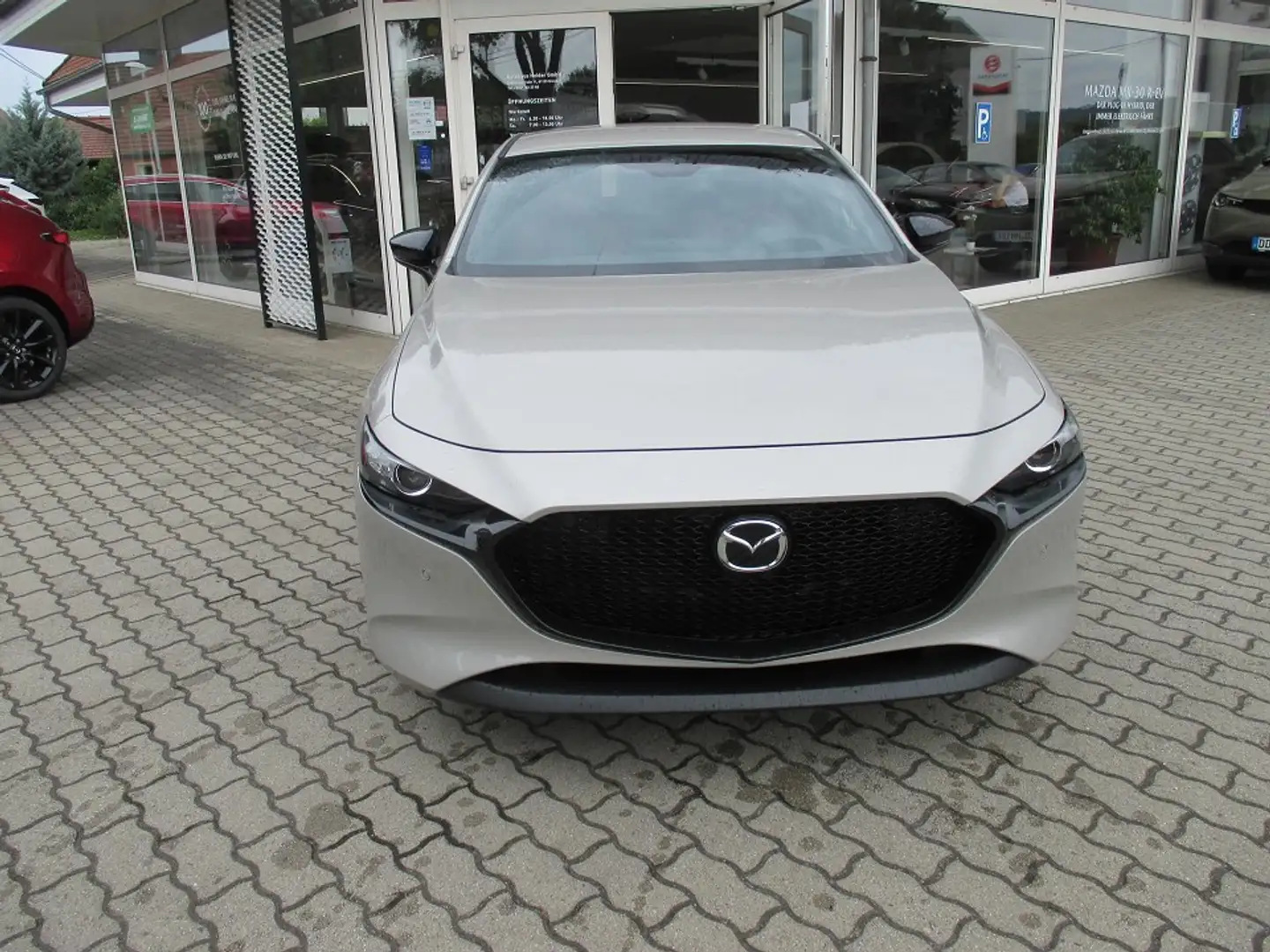 Mazda 3 5HB 2.5L e-SKYACTIV G 140 Nagisa Серебристый - 2