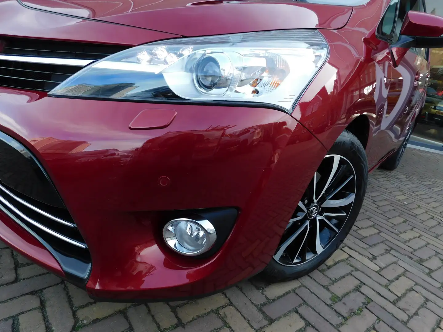 Toyota Verso 1.8 VVT-i DYNAMIC | AUTOMAAT Rot - 2