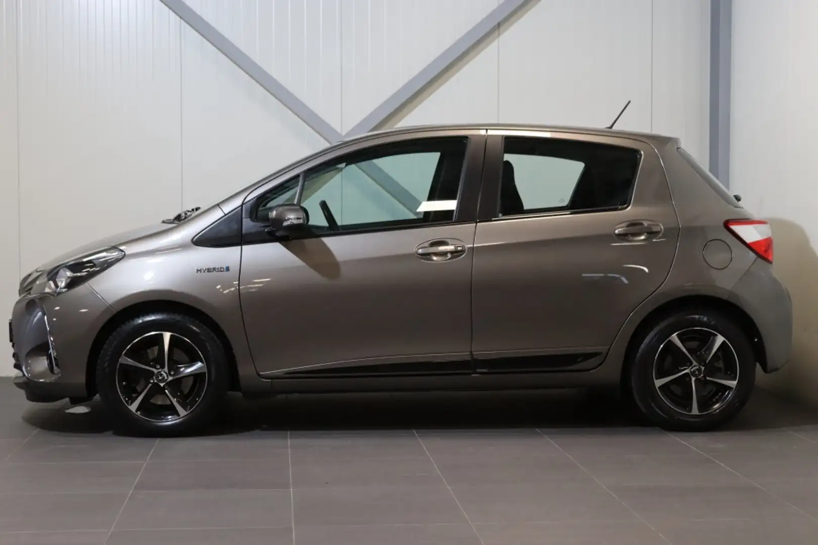 Toyota Yaris 1.5 Hybride|Navi|Camera|Climate|Rijklaar| Bruin - 2