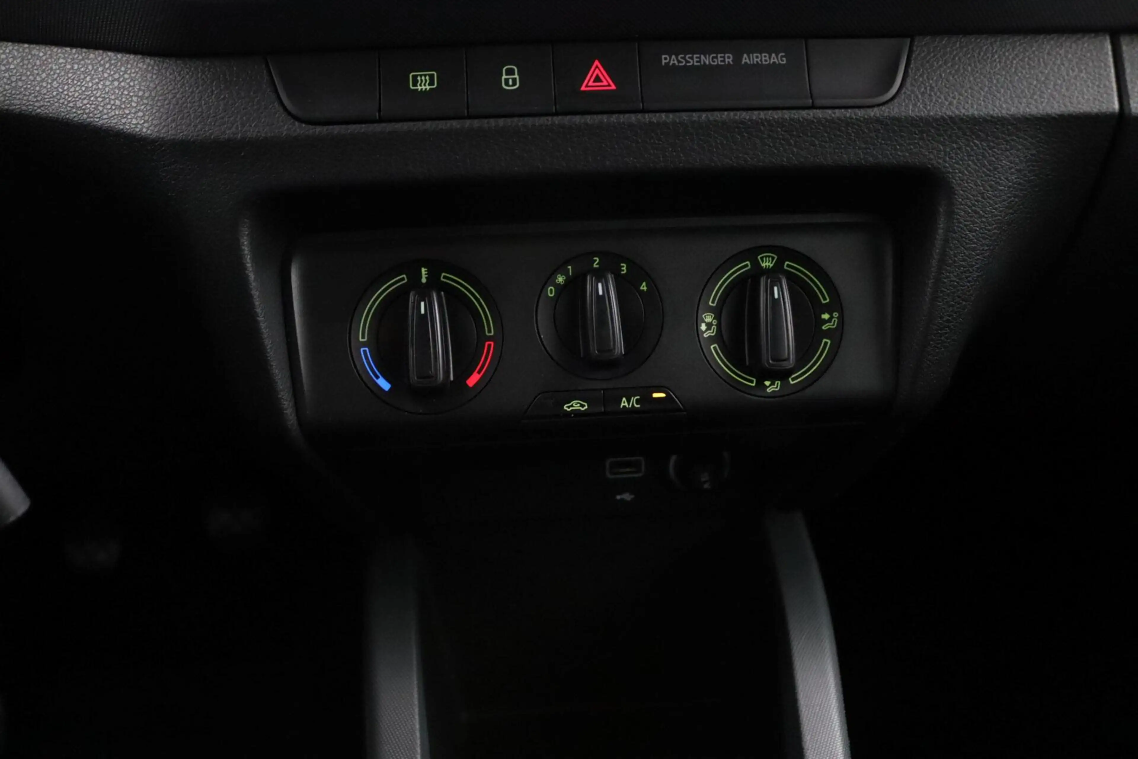 Skoda Fabia Combi 1.0 MPI Active | Airco | Cruise control | — photo 9