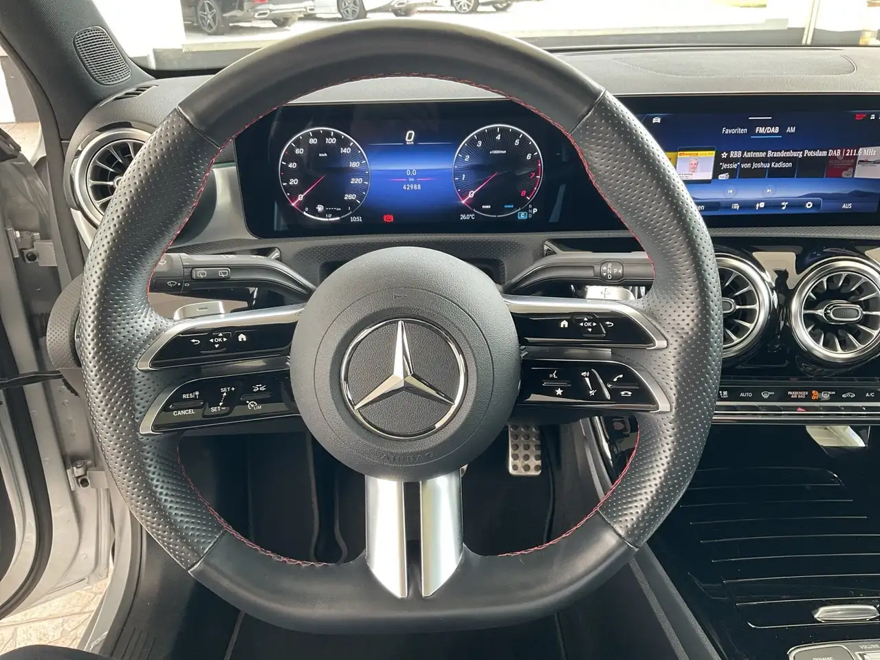 Mercedes-Benz A-Class A 180 AMG Line/Pano.-Dach/Distronic/Kamera/Navi BC, миниатюра 13