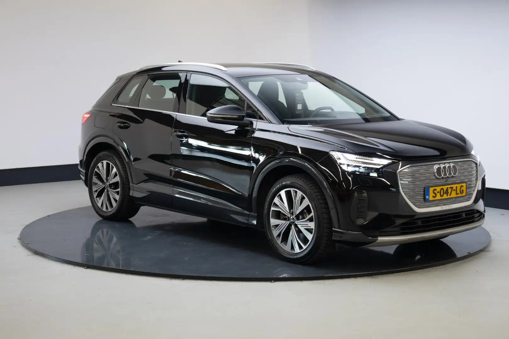 Audi Q4 e-tron 40 Launch edition Advanced Plus 77 kWh Fekete - 1