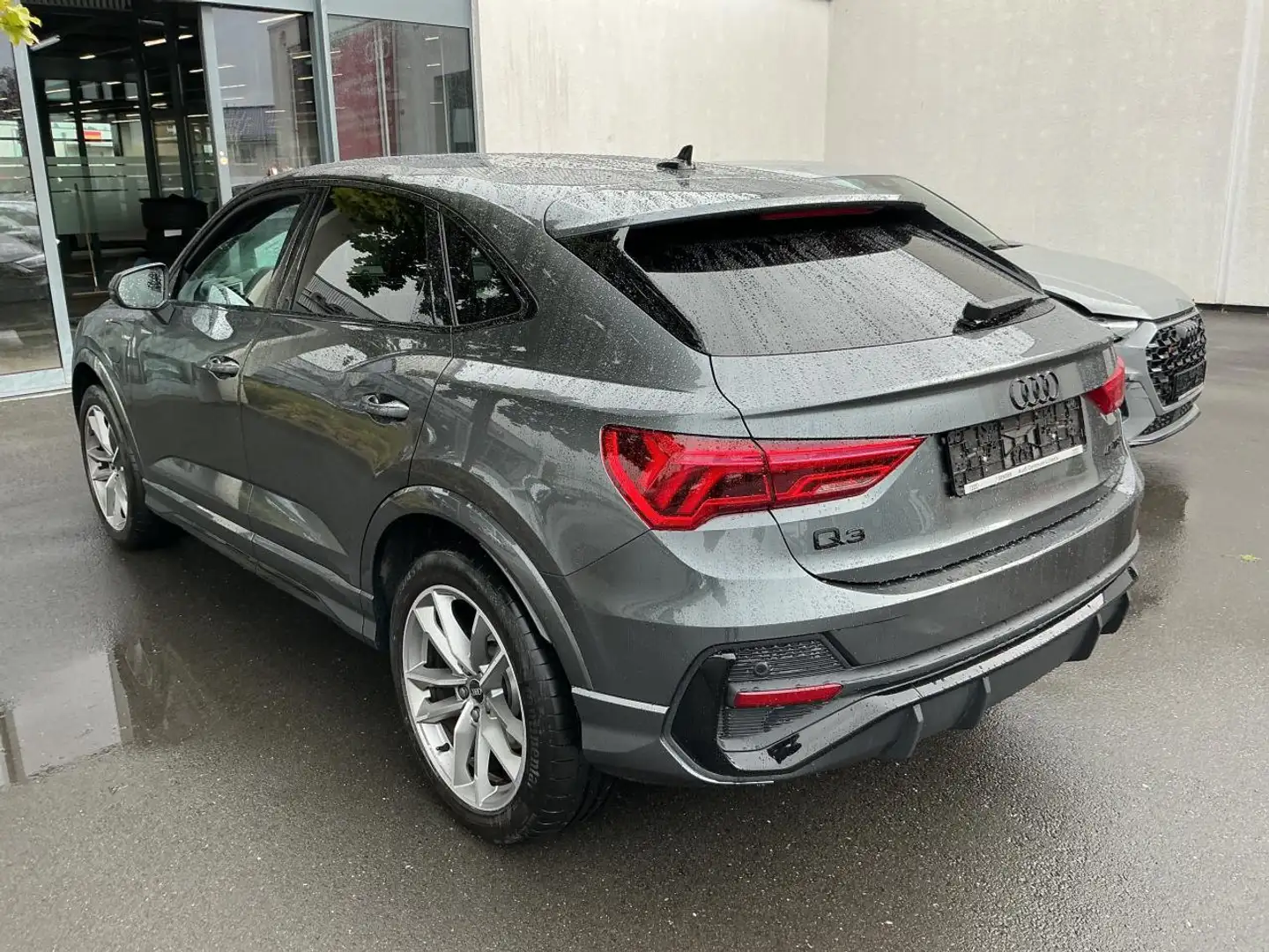 Audi Q3 Sportback 45 TFSI e S line S tronic Navi LED Grau - 2