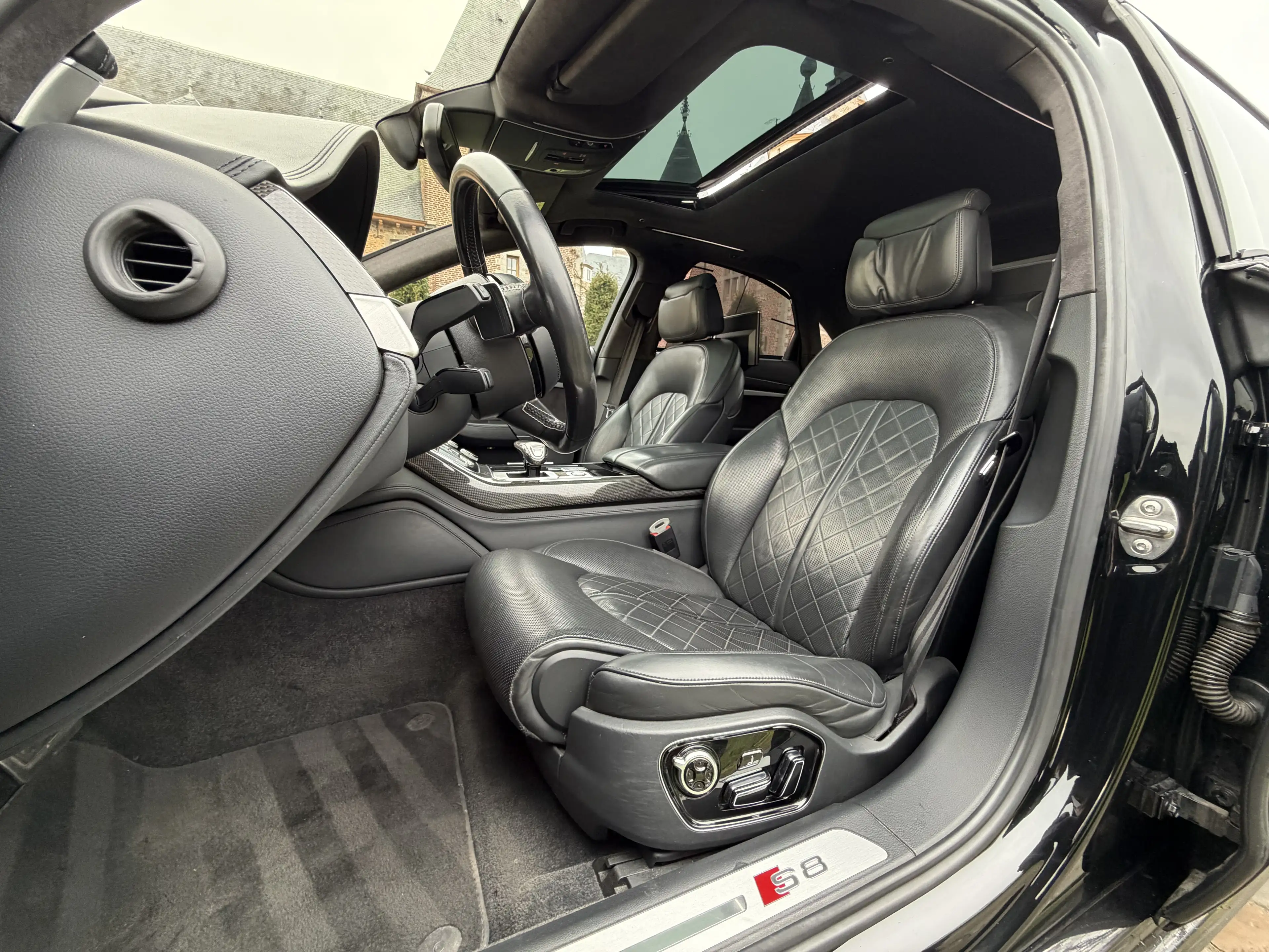Audi S8 + plus | 605pk | Ceramic | Carbon | Pano | Matrix — photo 7