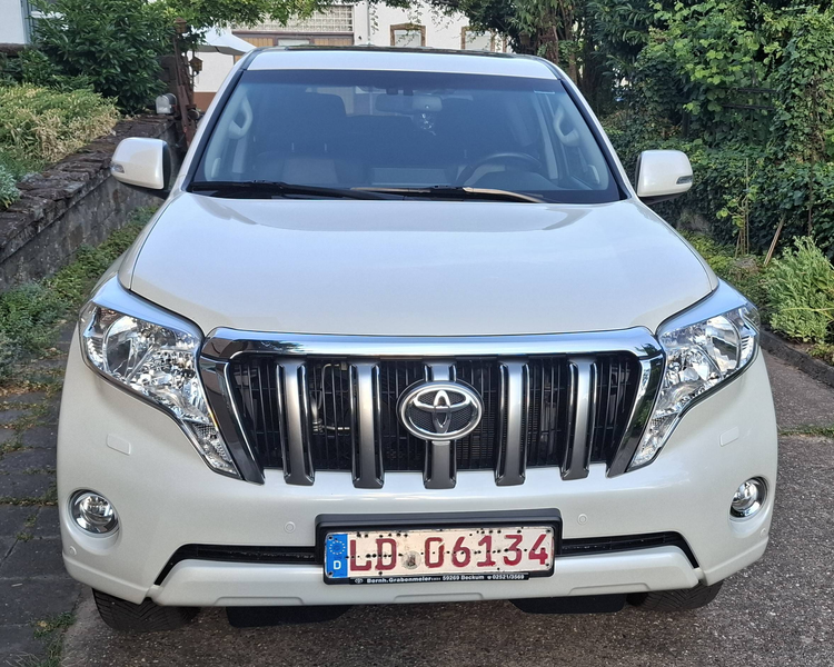 Toyota Land Cruiser 2.8 D-4D EXECUTIVE AUTOMATIK NAVI LEDER AHK 1.HAND! *TRAUMHAFT!*