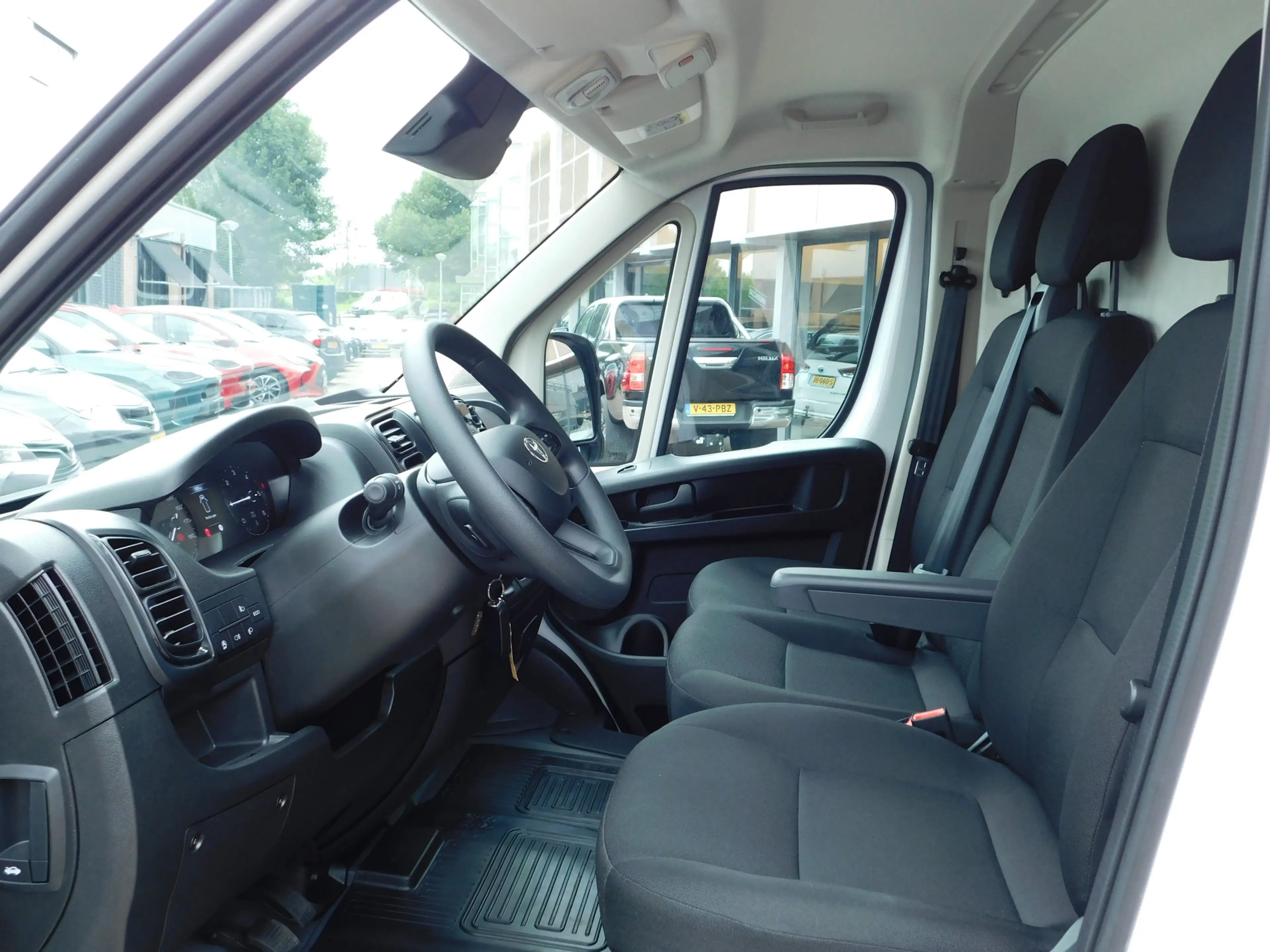 Toyota Proace Max 2.2 D-4D L2H2 3.5t 140PK — photo 9