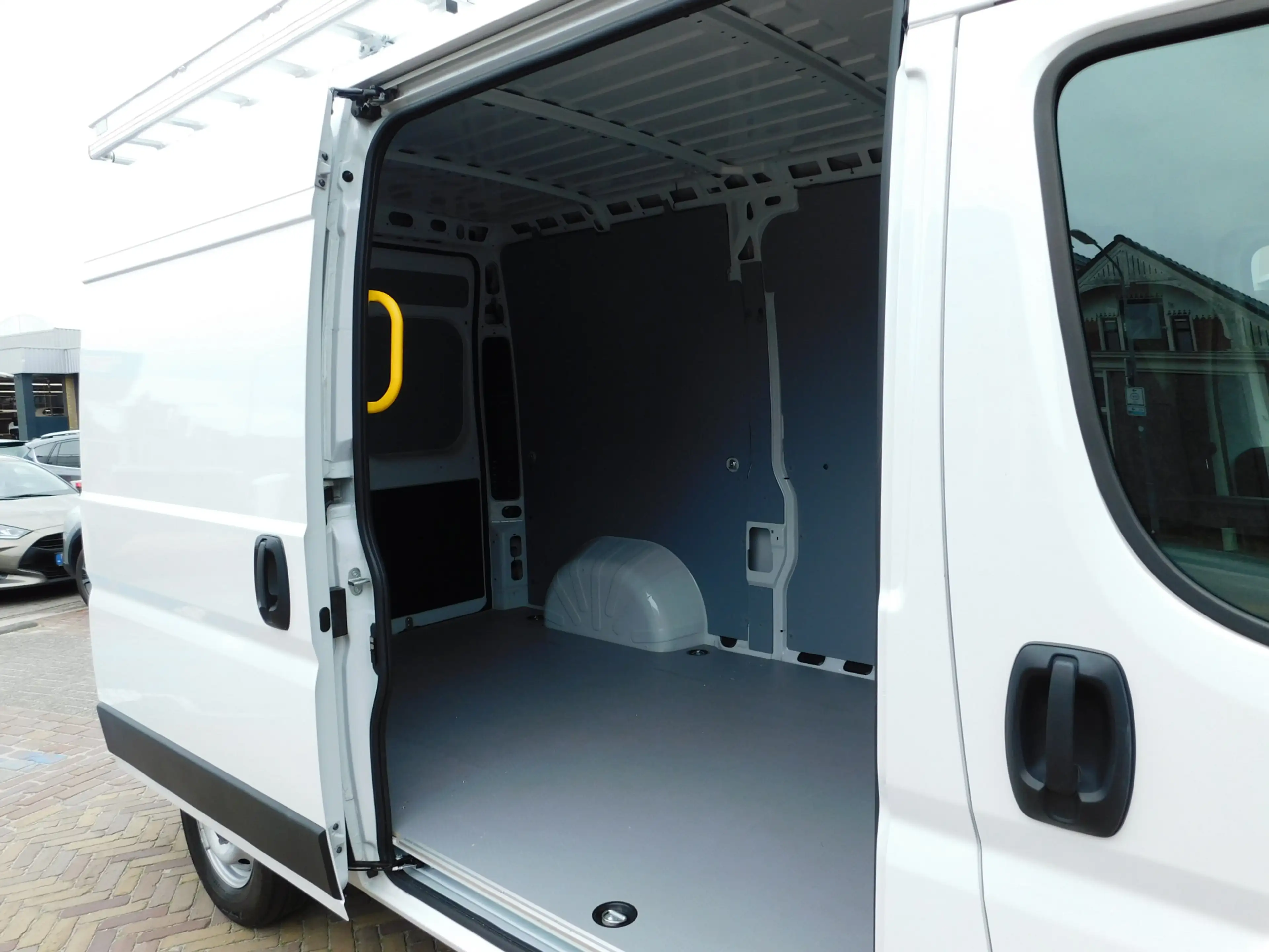 Toyota Proace Max 2.2 D-4D L2H2 3.5t 140PK — photo 8