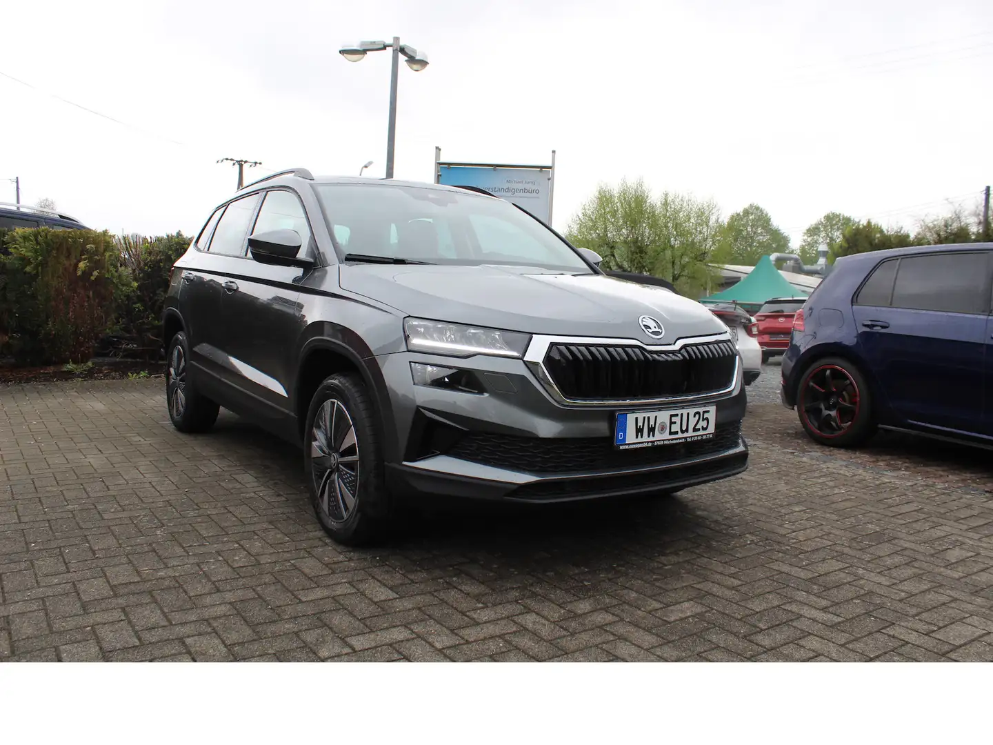 Skoda Karoq 1,5 TSI Selection LED/SHZ/LHZ/Kamera Grigio - 1