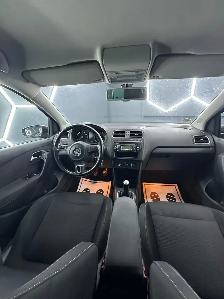 Volkswagen Polo Cross — photo 14