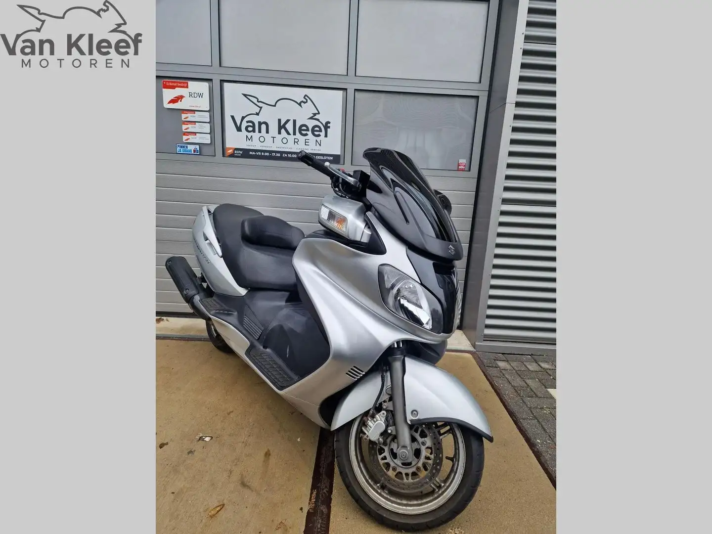 Suzuki Burgman 650 AN Grijs - 1