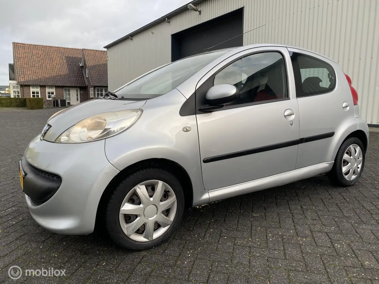 Peugeot 107 1.0-12V XR Gri - 1
