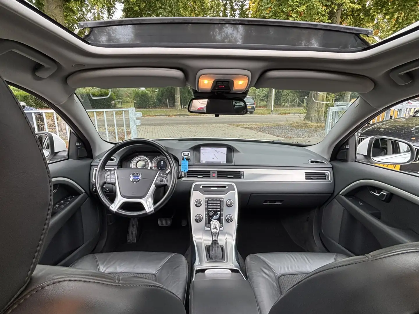 Volvo V70 2.0 T5 213pk vijf cilinder Schuifdak ACC Keyless F Blanc - 2