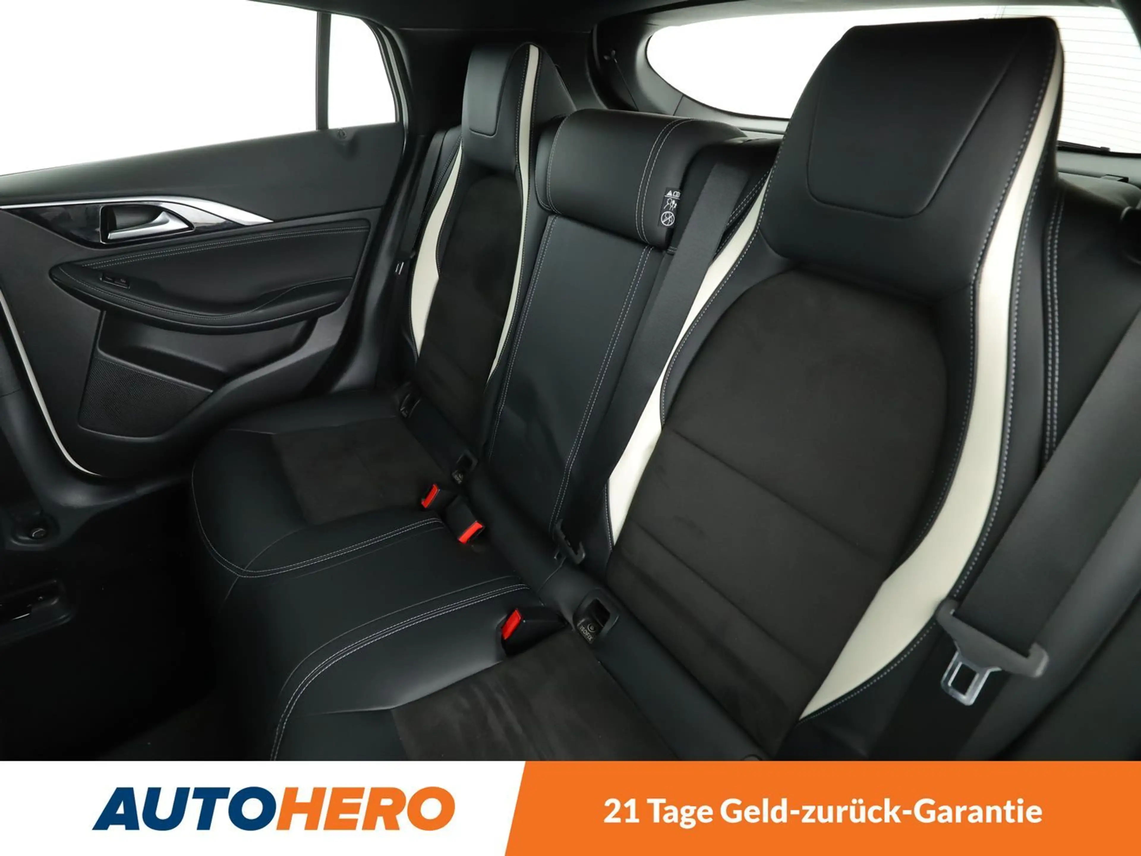 Infiniti Q30 2.0 Turbo Sport AWD Aut.*NAVI*PDC*SHZ*ALU* — photo 14