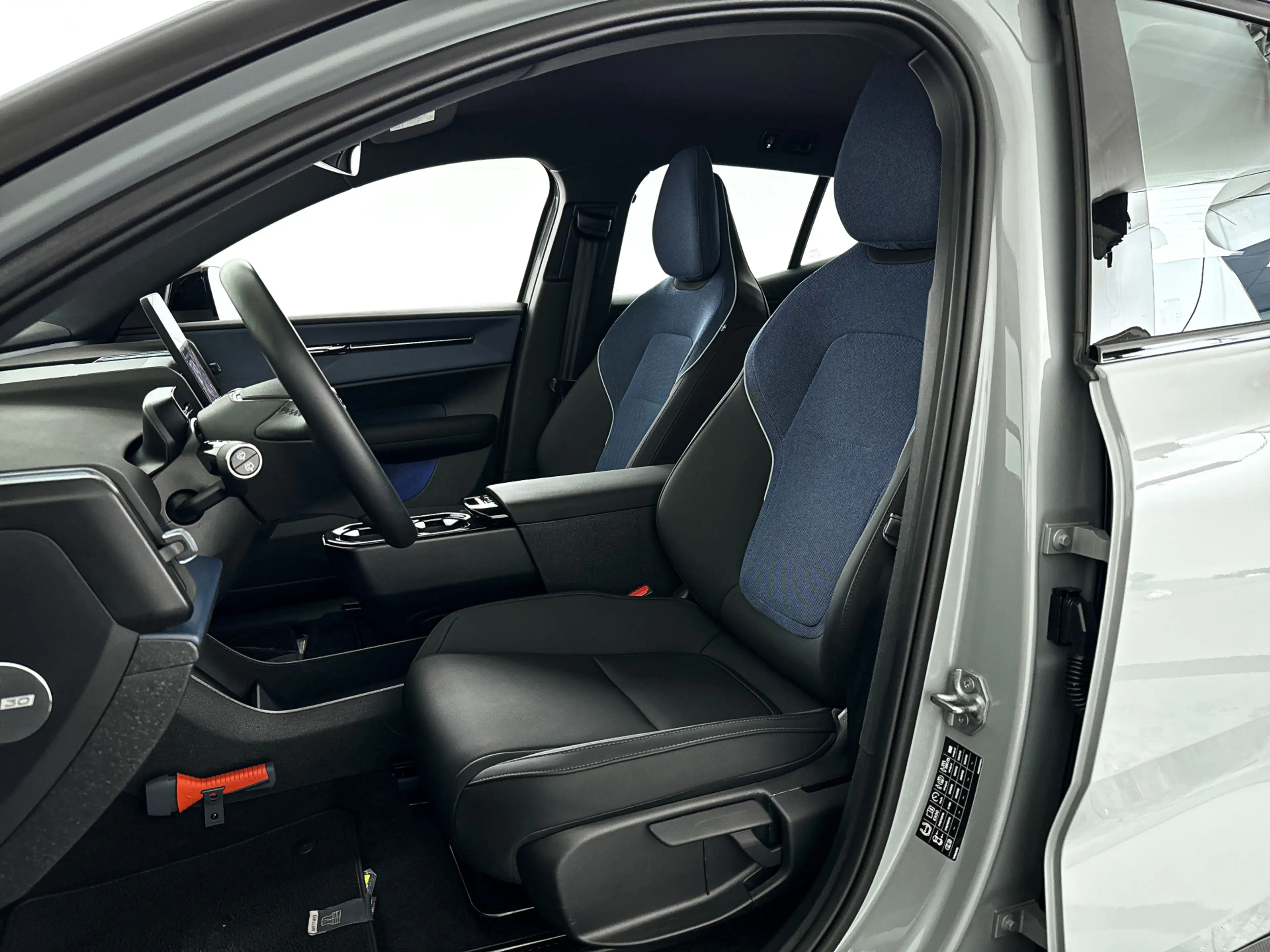 Volvo EX30 Single Motor Extended Range Plus 69 kWh | Parkeerc — photo 6